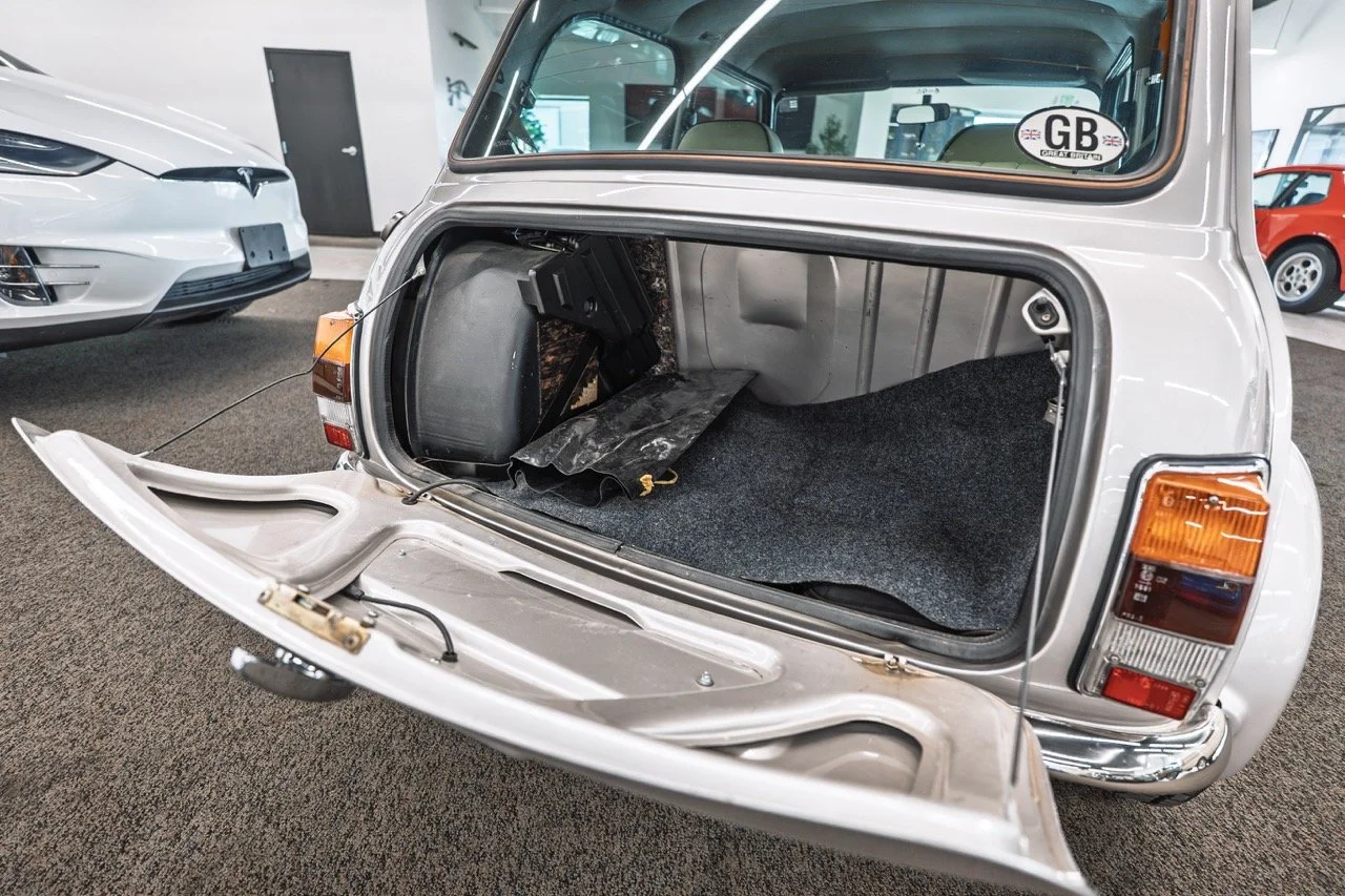 Limited_1973_Mini_Cooper23 Large.jpeg