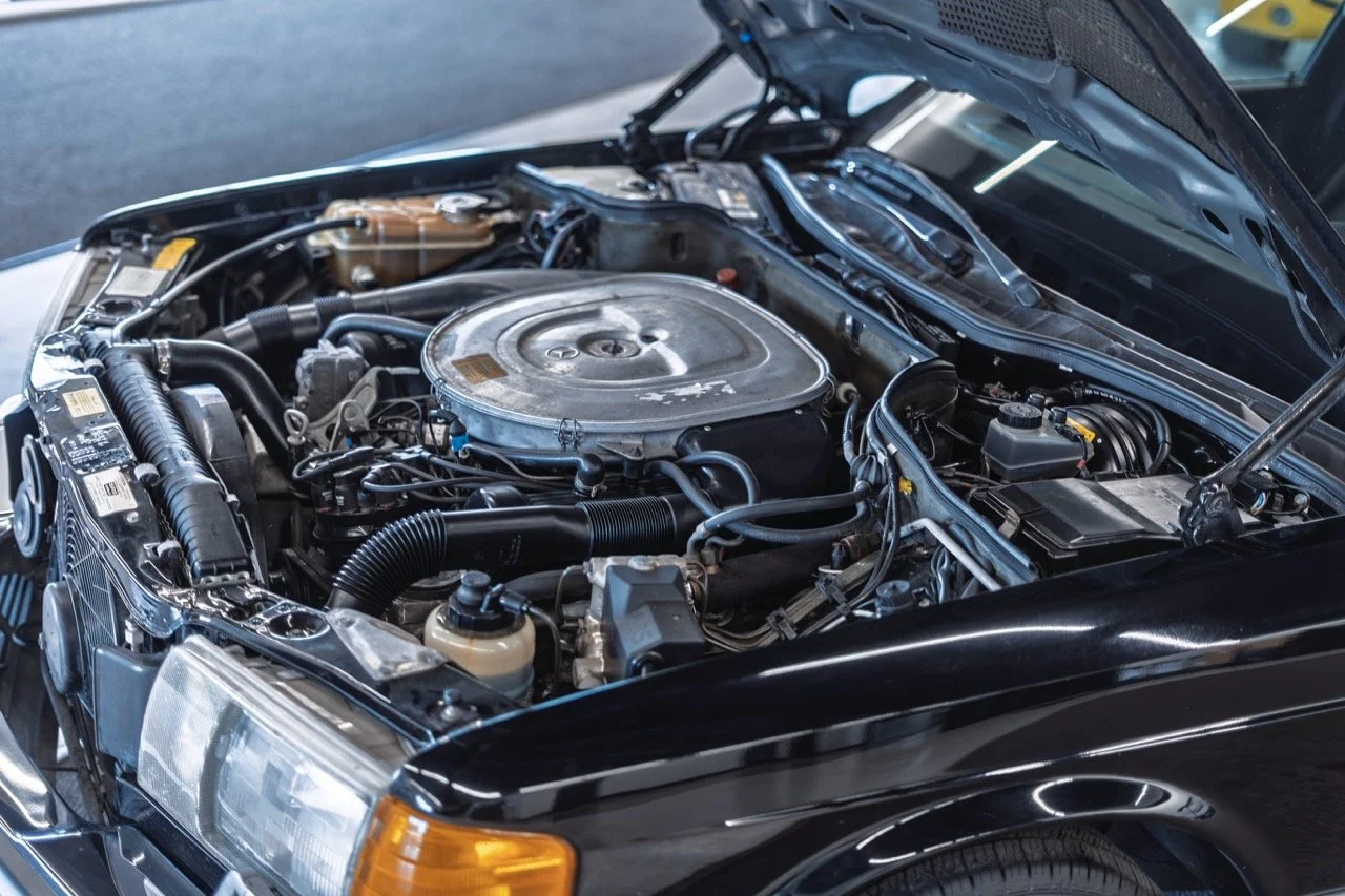 Mercedes_560_SEL_Limited_24.jpeg