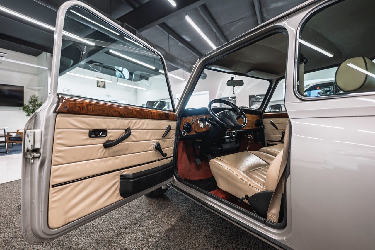 Limited_1973_Mini_Cooper12 Large.jpeg