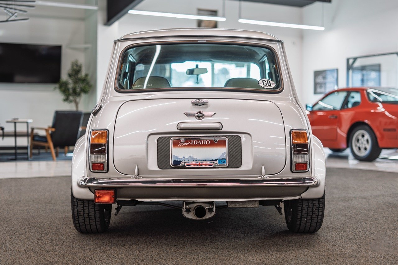 Limited_1973_Mini_Cooper05 Large.jpeg