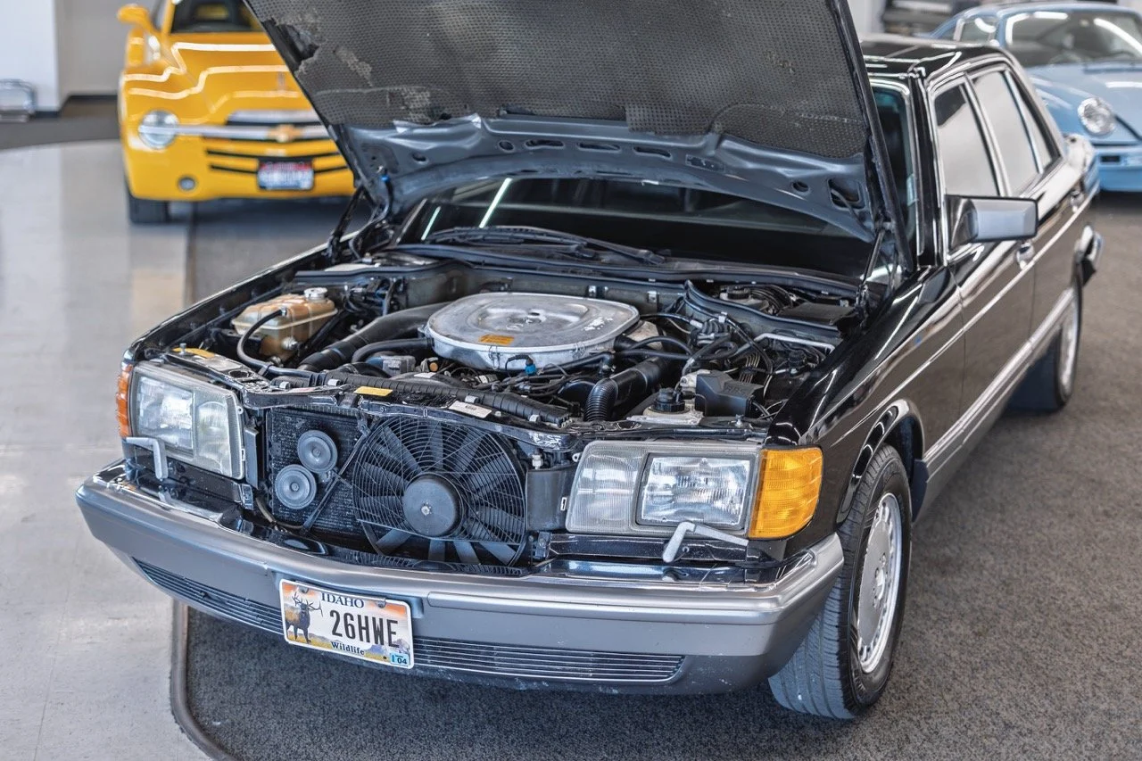 Mercedes_560_SEL_Limited_22.jpeg