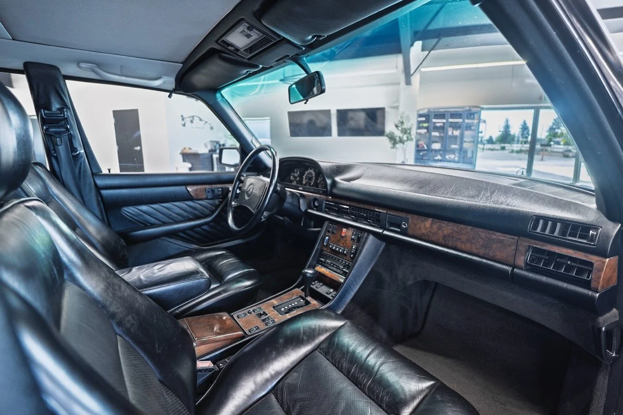 Mercedes_560_SEL_Limited_16.jpeg