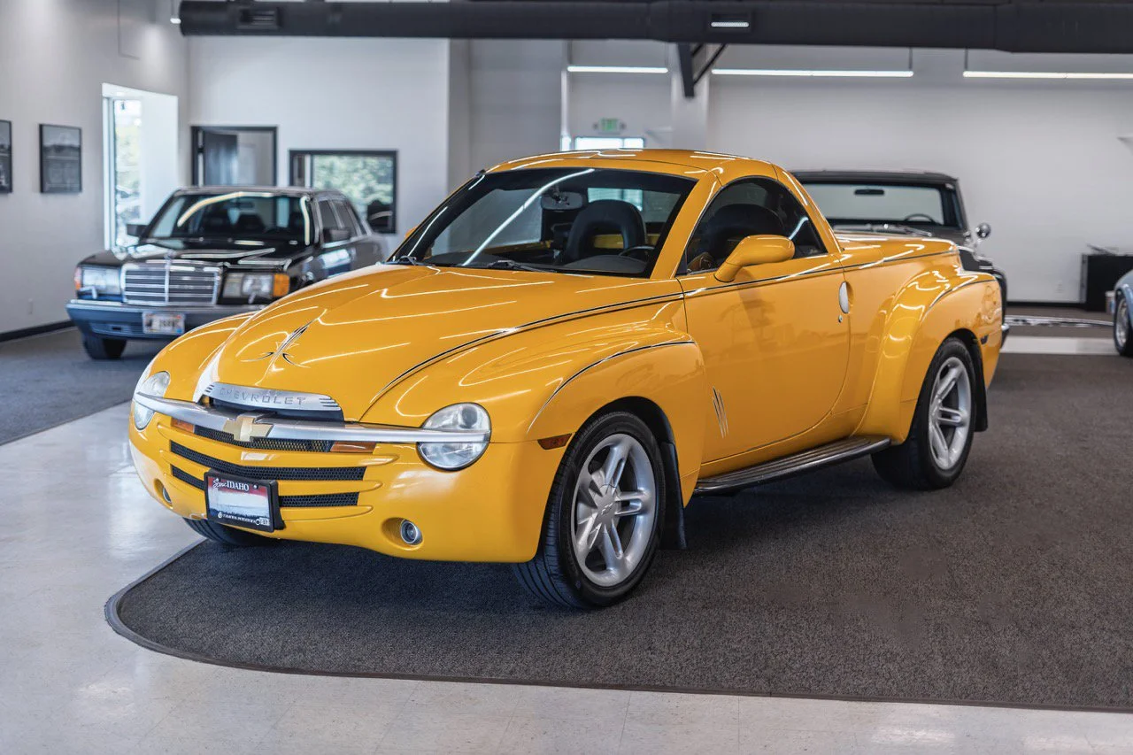 Chevy_SSR_Limited_01.jpeg