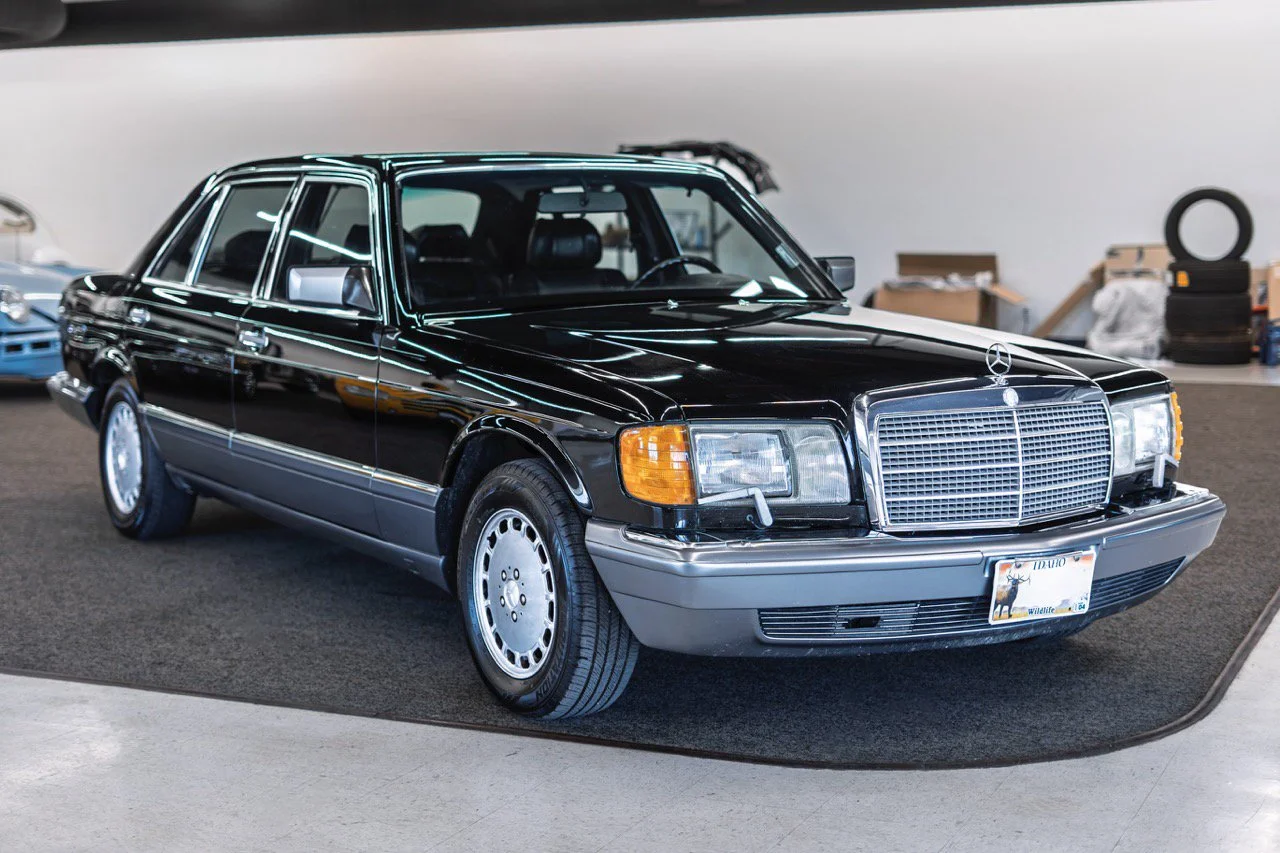Mercedes_560_SEL_Limited_03.jpeg