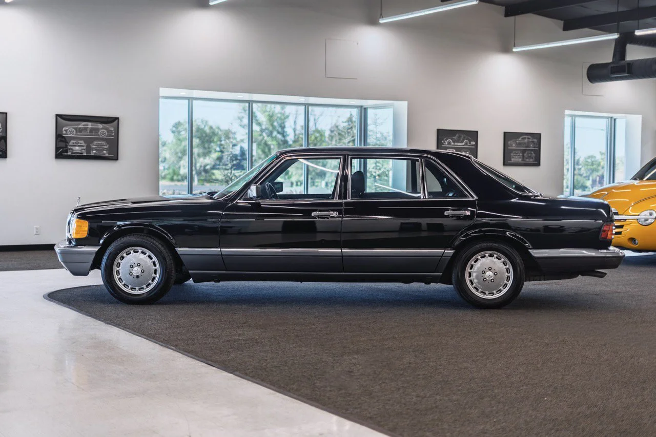 Mercedes_560_SEL_Limited_08.jpeg
