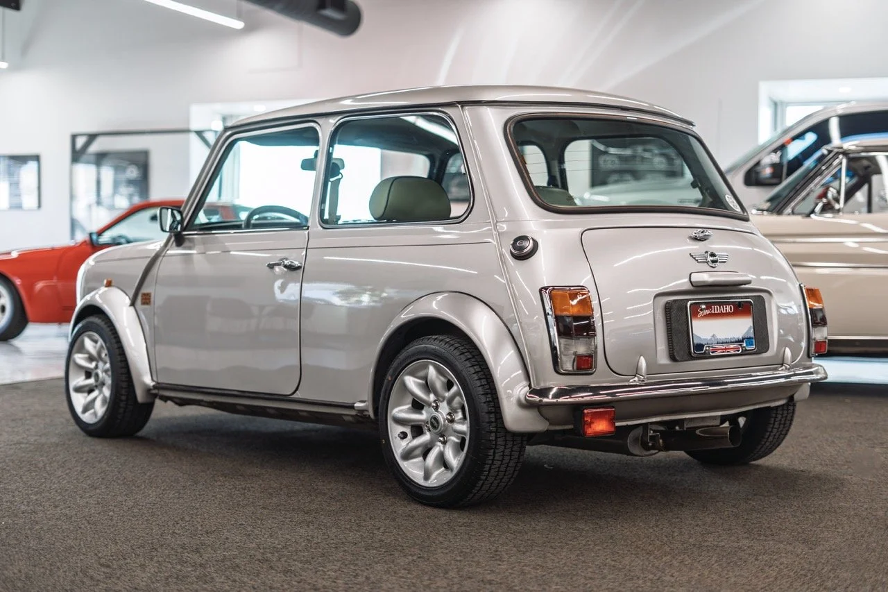 Limited_1973_Mini_Cooper06 Large.jpeg