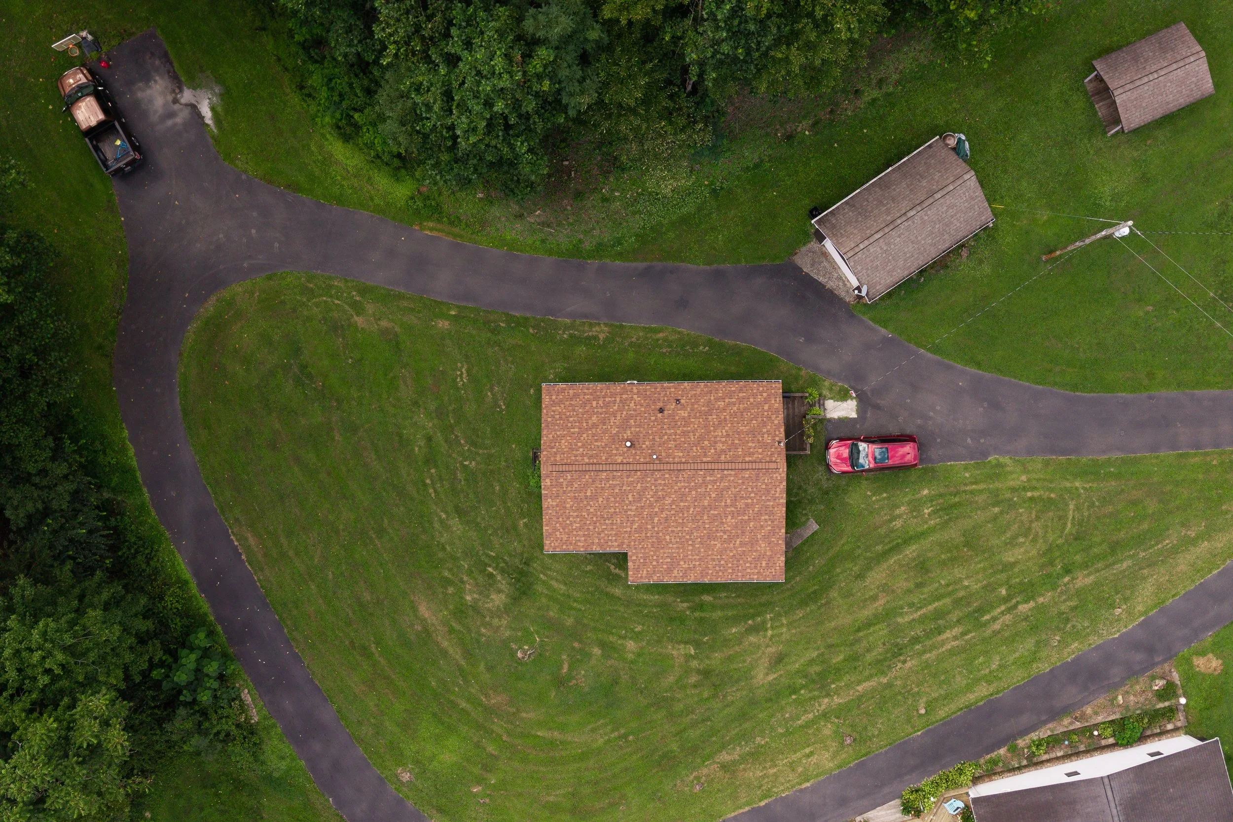  Top-down view of a home in Morgantown WV showing the yard, parking spaces, and overview layout of the home.  