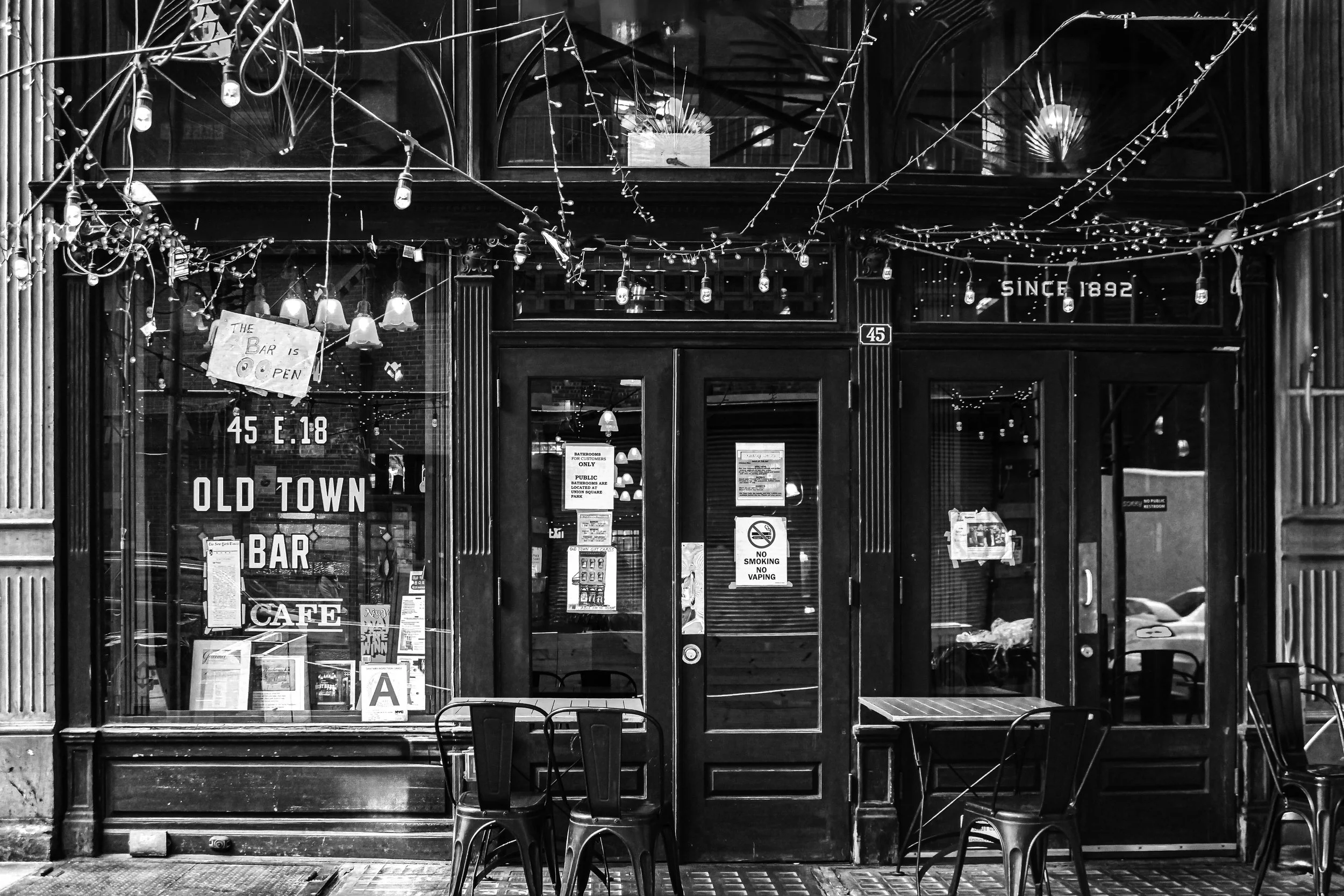A 19th-century bar still welcoming the city 