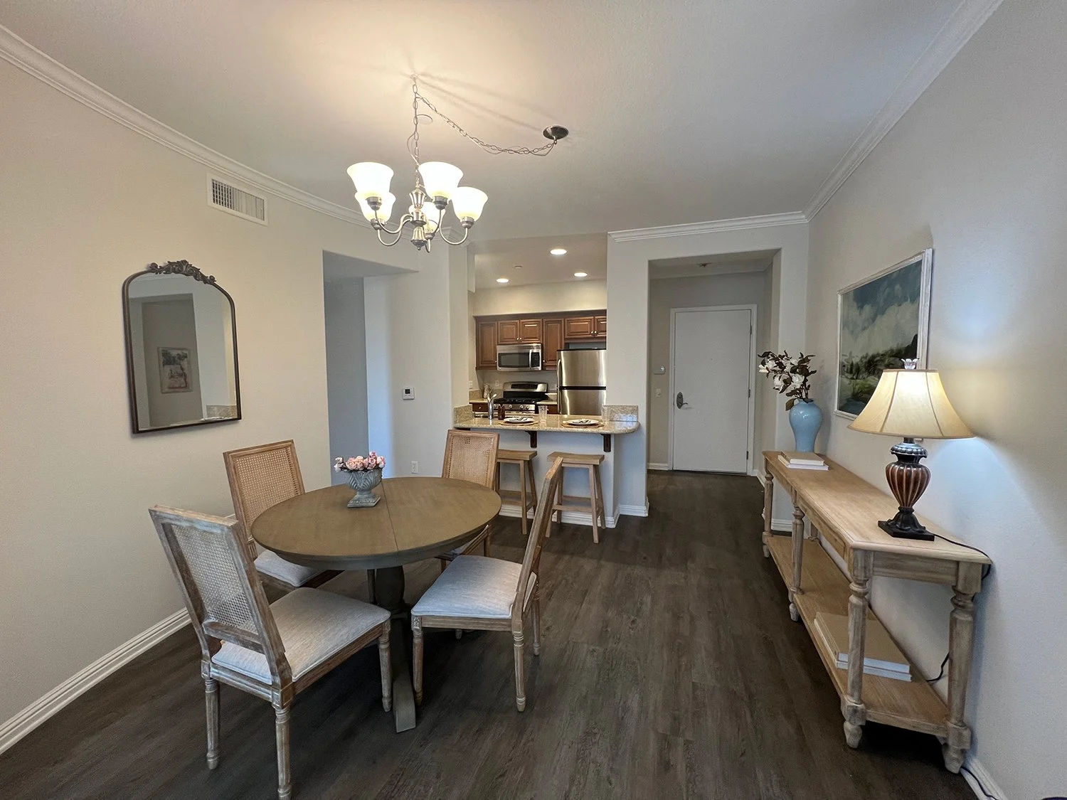 Dining Nook at Raincross Promenade