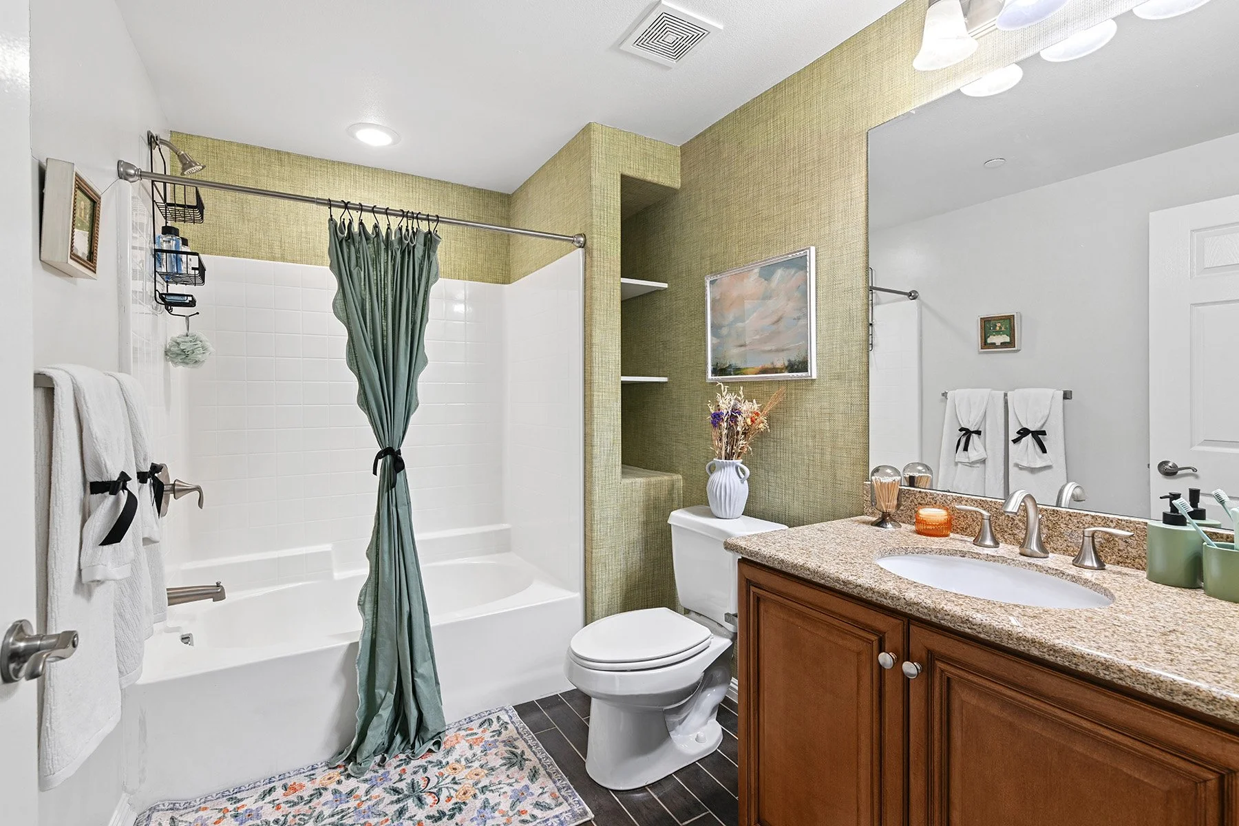 Primary Bathroom in 2x2 Unit