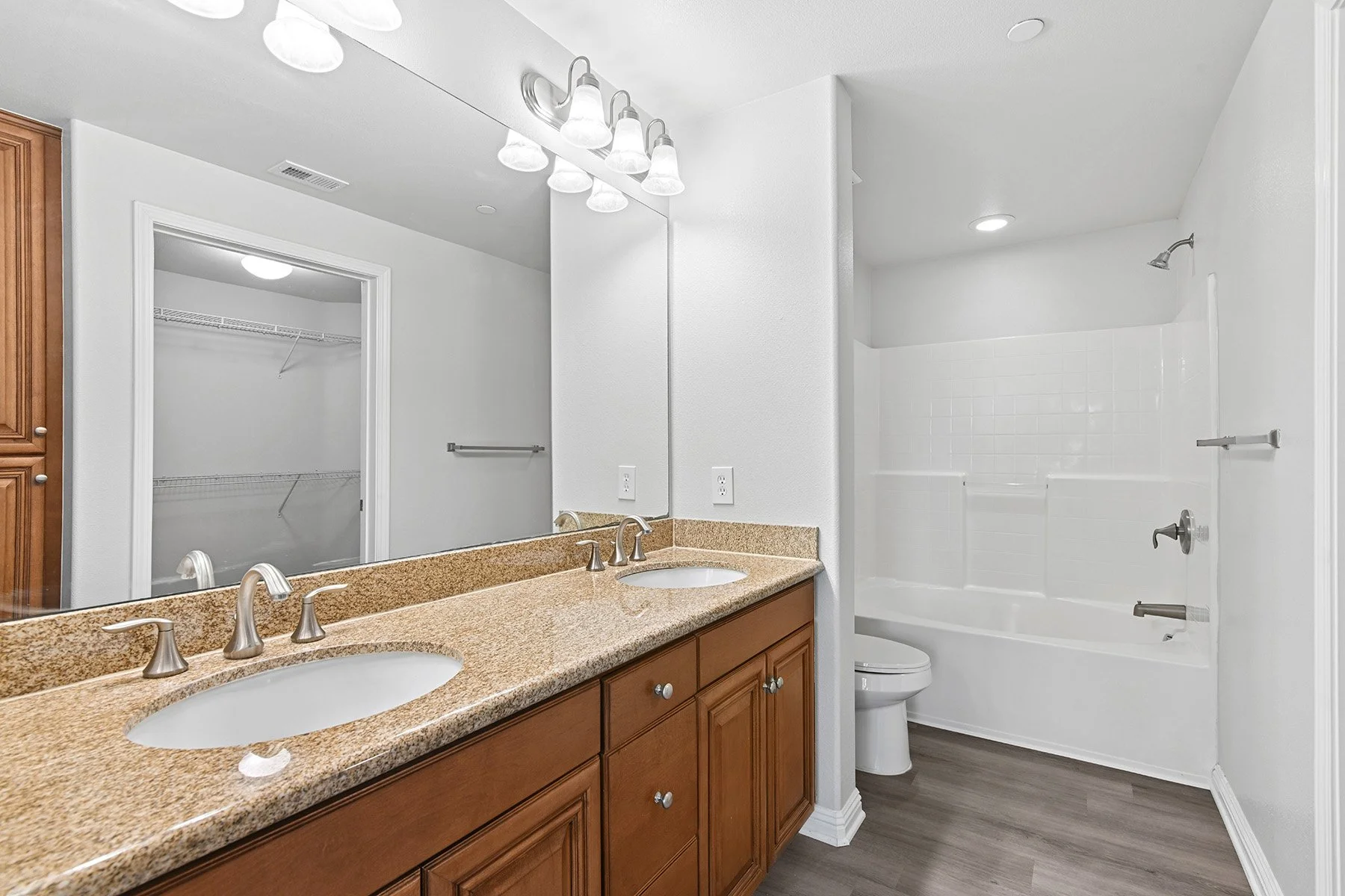 Raincross 3x2 Bathroom