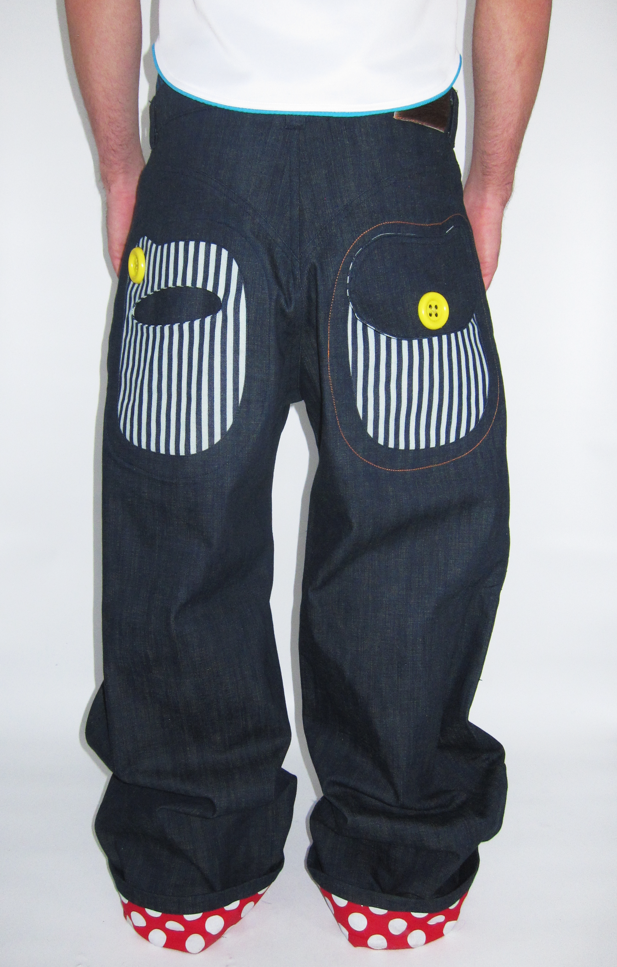 BUTTON BACK SHOT.png