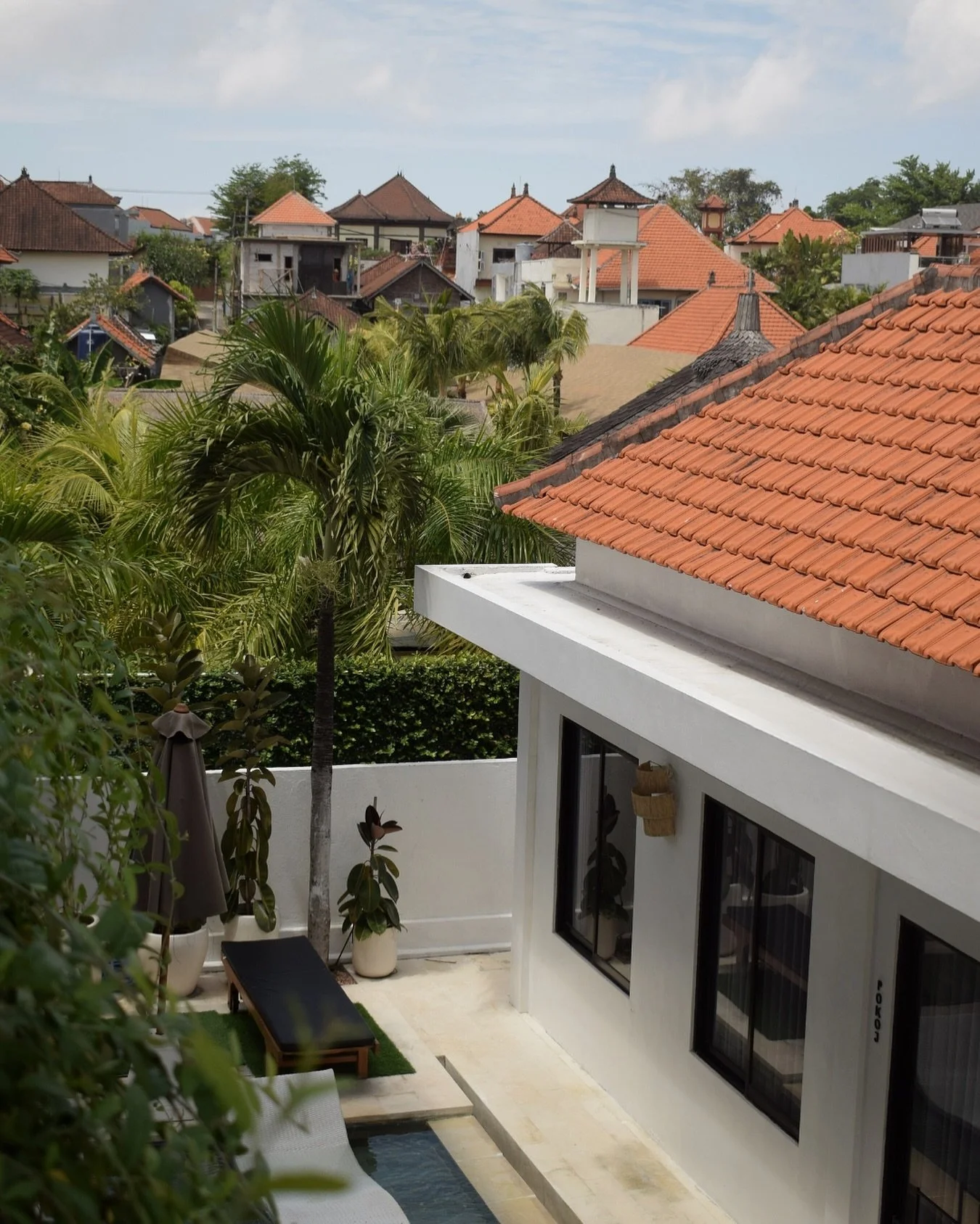Newly built Umalas appartments, just 2 minutes from Canggu. 🤍

𝘾𝙝𝙞𝙣𝙜𝙞𝙖𝙘𝙠

.
.
.
.

#bali #baliaccomodation #balilife #balinciaga