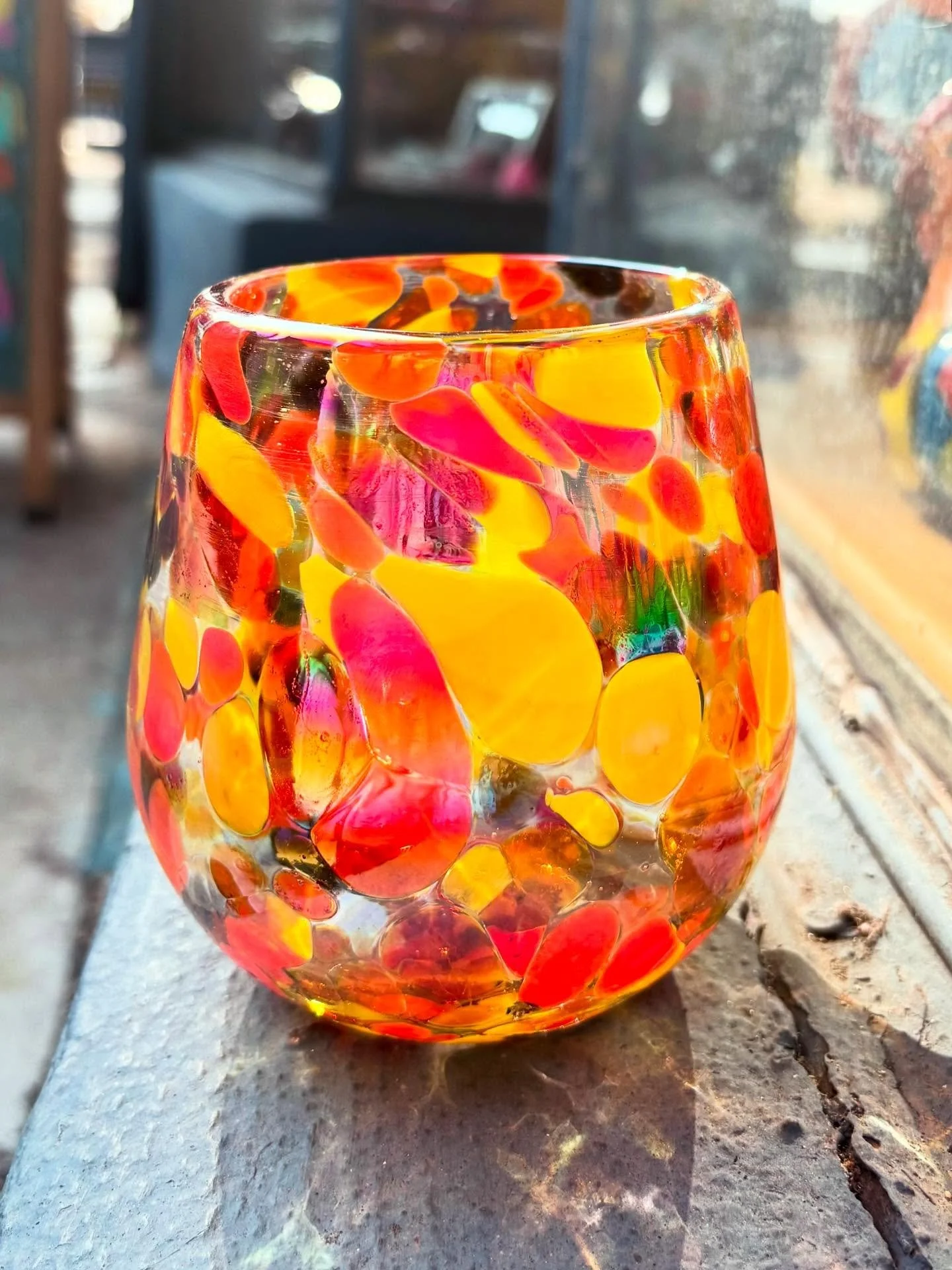 Shimmering curves, airy bubbles, and colors that dance in the light&mdash;our Mexican blown glass is pure artistry in every shape. ✨💙 #MexicanBlownGlass #HandblownGlass #FolkArt #MadeInMexico #GlassArt #ShopSmall #SupportArtisans #ColorfulHome #ArtF