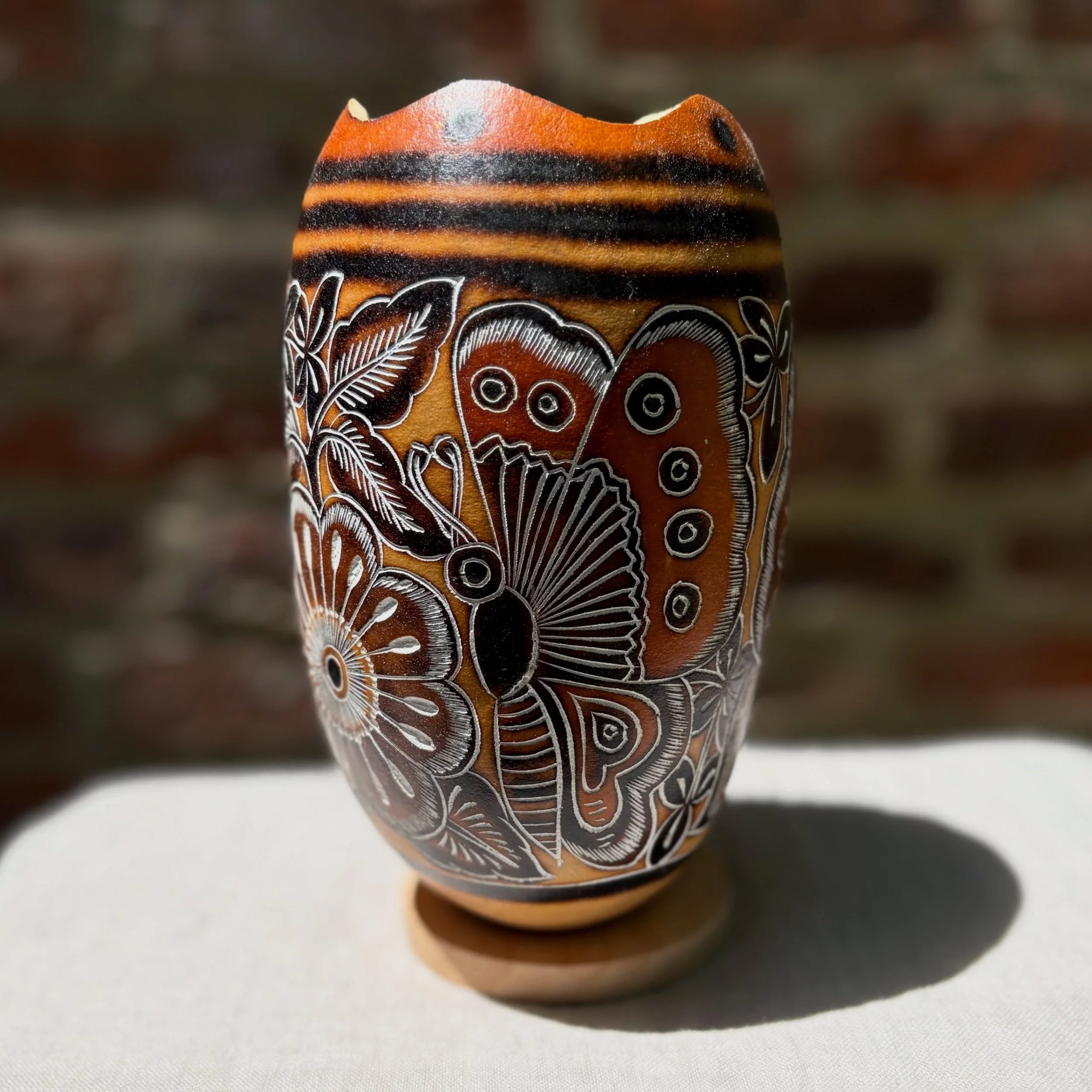 Hand-carved with generations of tradition and storytelling 🖤
These beautiful Peruvian gourds hold a very special place in Julia&rsquo;s heart. After serving in the Peace Corps, Julia and Isaiah spent an extra year living in Cochas Chico in Peru&rsqu