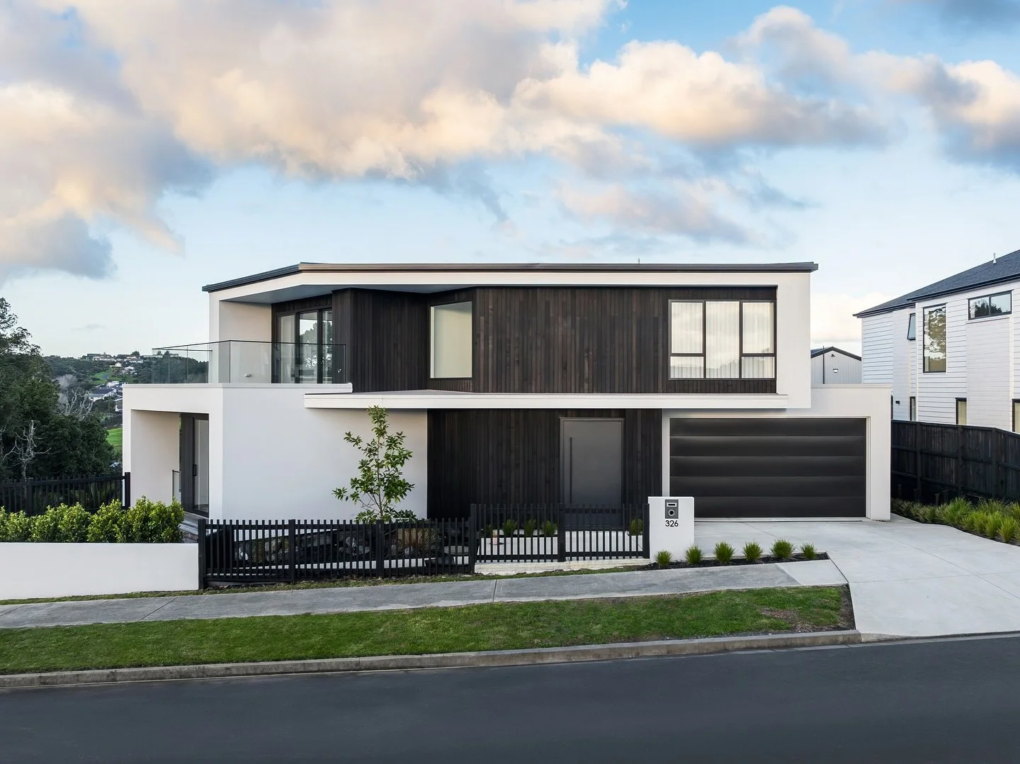 Contemporary elegance.

@qbsit @shape.architects