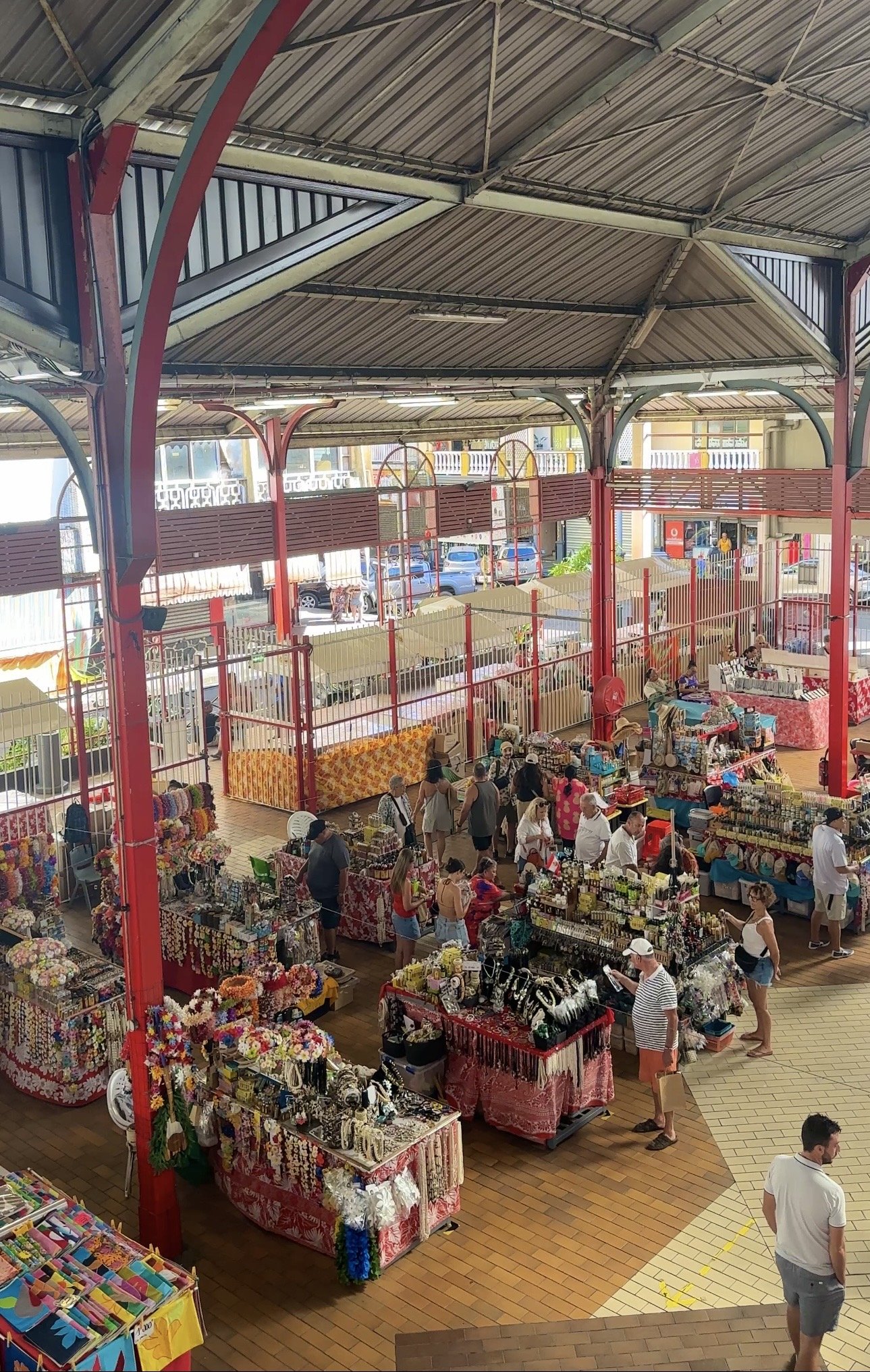 Shopping in Tahiti: From Temu to Très Bougie
