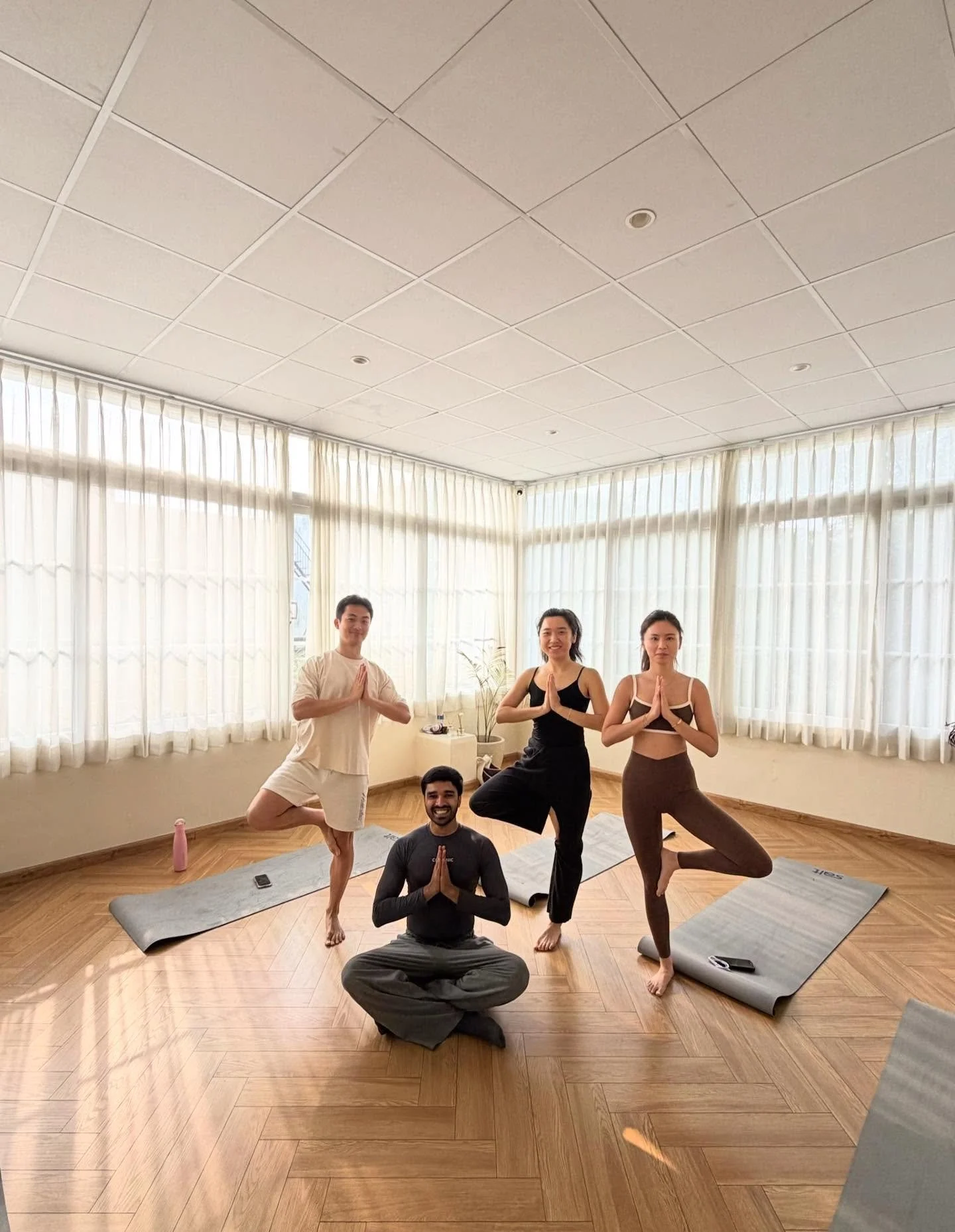 The best way to start your day&mdash;Yoga at SALT with @yogbyvikas 🧘&zwj;♀️✨☀️
Breathe, move, and set the tone for a great day.

Book your class now on the SALT App📲