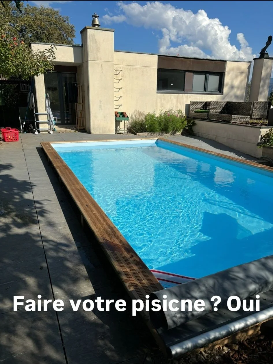 Pisicne ? Oui.

Pour l&rsquo;&eacute;t&eacute; prochain ? Oui

Comment ? tr&egrave;s simple:

1. permis de construire d&eacute;pos&eacute; et octroy&eacute; cette ann&eacute;e
2. d&eacute;but 2026, appels d&rsquo;offre chez les piscinistes
3. Adjudic