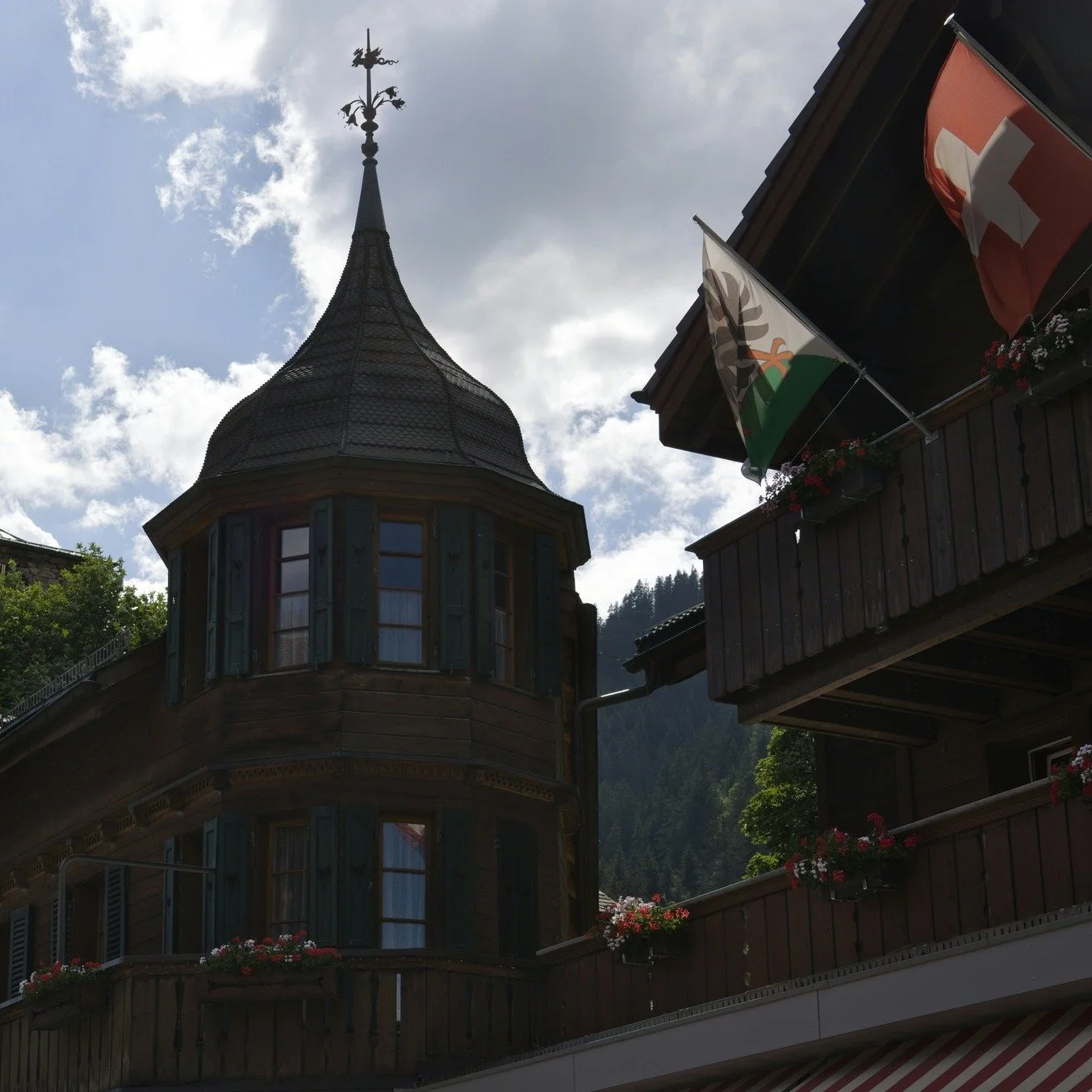 &ldquo;Rigueur suisse&rdquo; &mdash; j&rsquo;utilise souvent cette expression, mais qu&rsquo;est-ce que &ccedil;a veut dire concr&egrave;tement ?

C&rsquo;est des plans sans zones d&rsquo;ombre.
Des devis pr&eacute;cis, pas &ldquo;&agrave; peu pr&egr