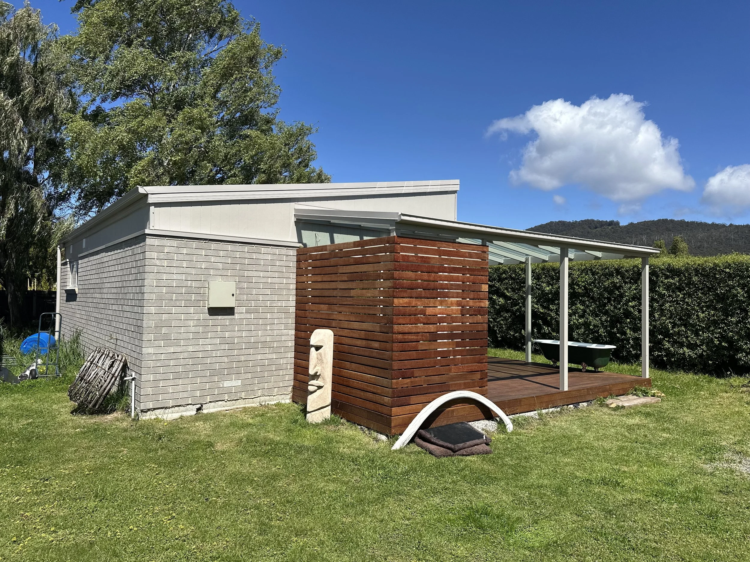 ancillary-dwelling-Snug-tasmania-exterior-Privacyscreen-willbuild-homes.jpg