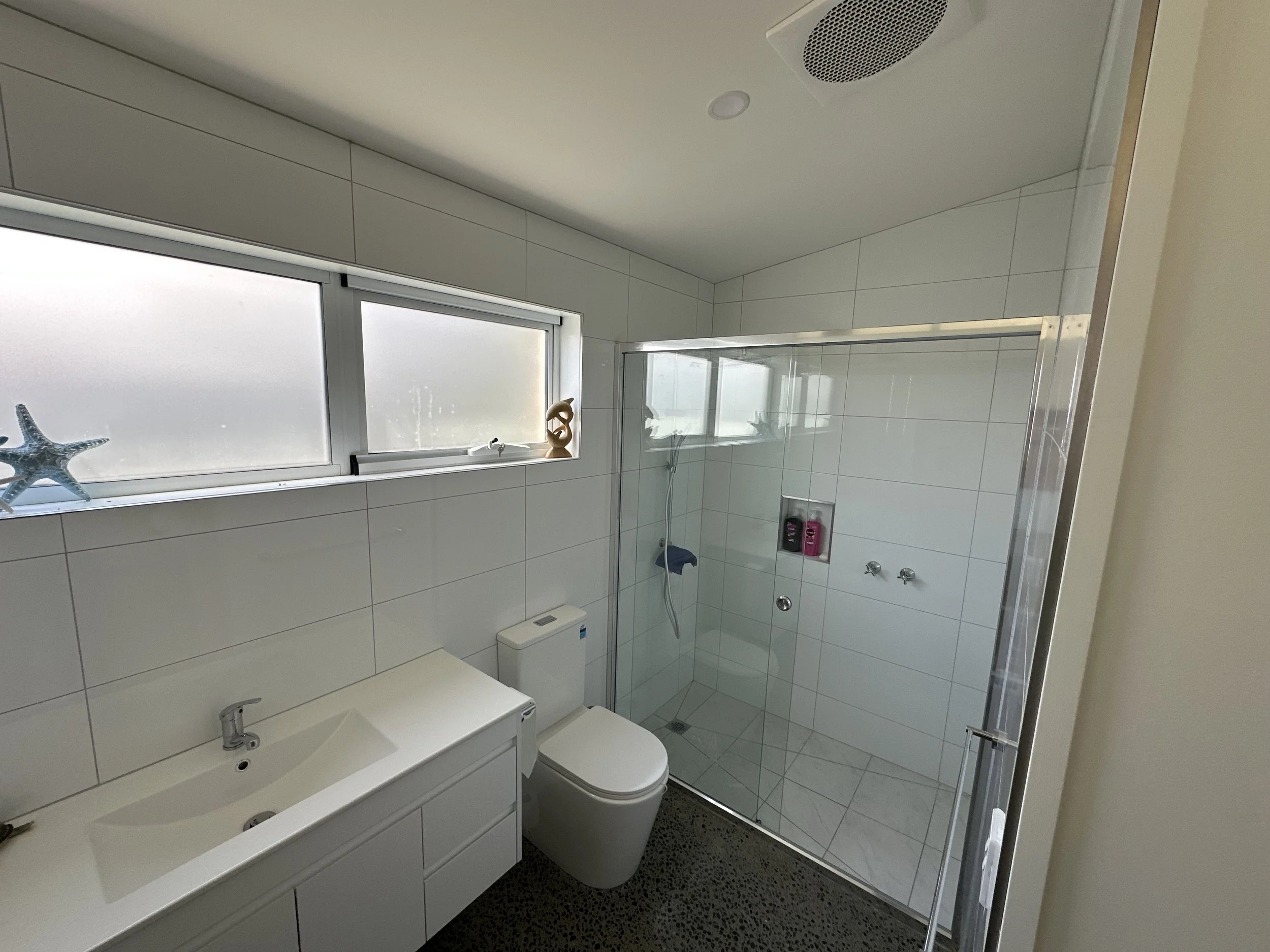 ancillary-dwelling-Snug-tasmania-bathroom-willbuild-homes.jpg