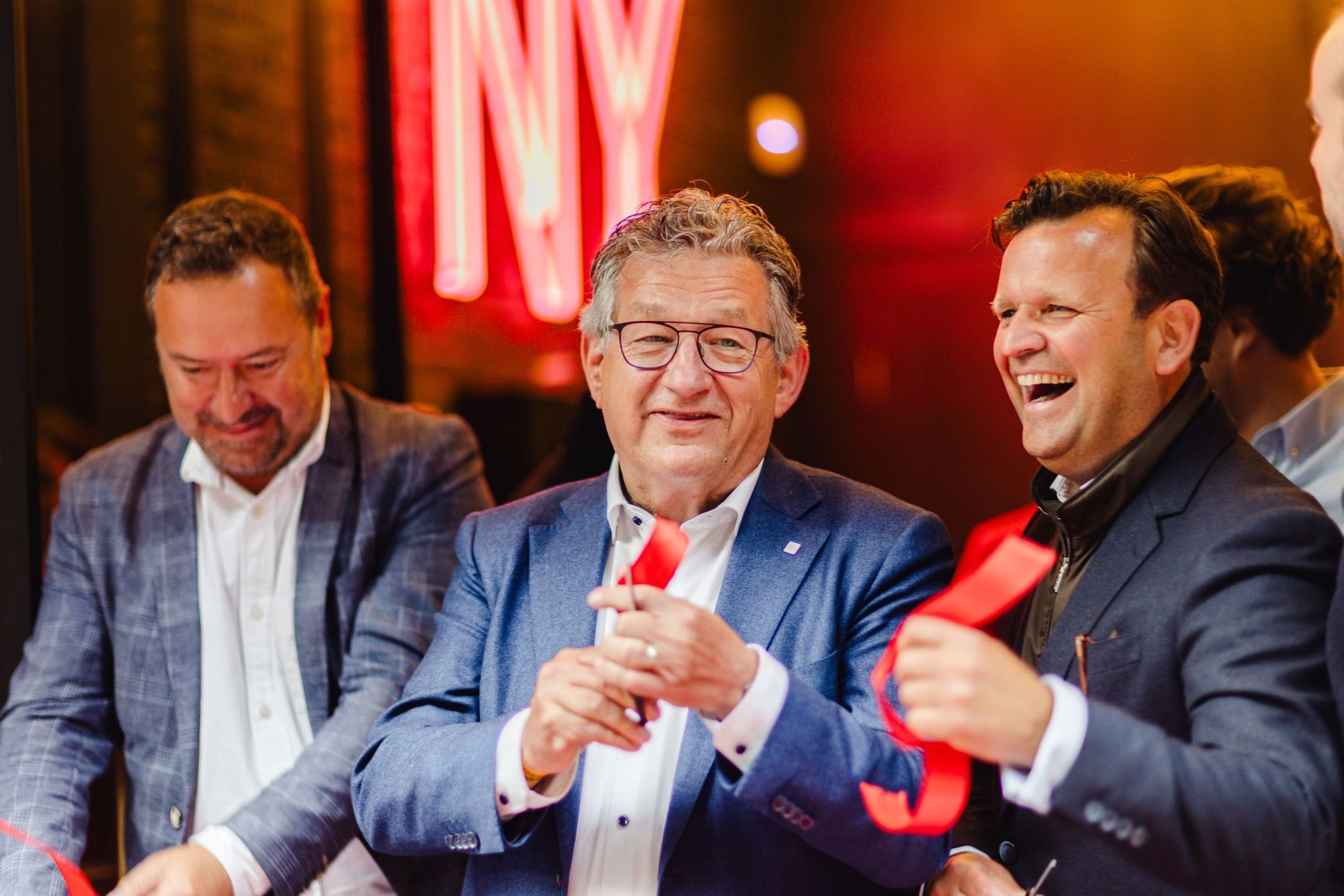 The Bruges opening was especially iconic, celebrating Manhattn’s 10th restaurant. Mayor Dirk De fauw and Deputy Mayor Pablo Annys joined us to cut the ribbon, symbolizing not just the start of a new restaurant, but the continuation of the Vandermeule