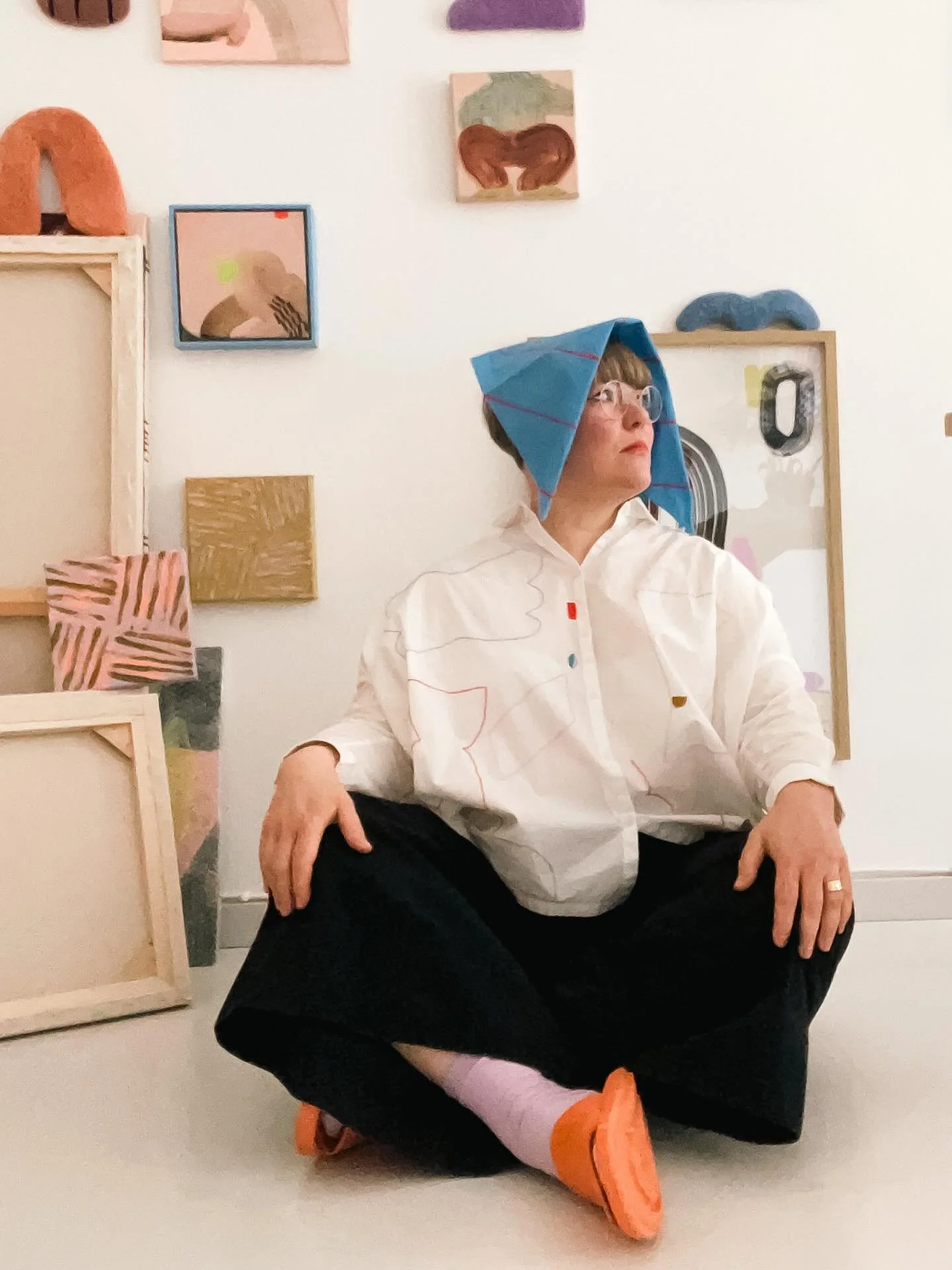 Tiistaina 3.2.

-k&auml;velin ty&ouml;huoneelle puoli tuntia mets&auml;n l&auml;pi, huurrekuorrute karvoilla
-oli hauskat kuvaukset, jonka sis&auml;lt&ouml; paljastuu l&auml;hiaikoina (n&auml;m&auml; t&auml;mm&ouml;iset arvuutteluthan on kaikkien suo