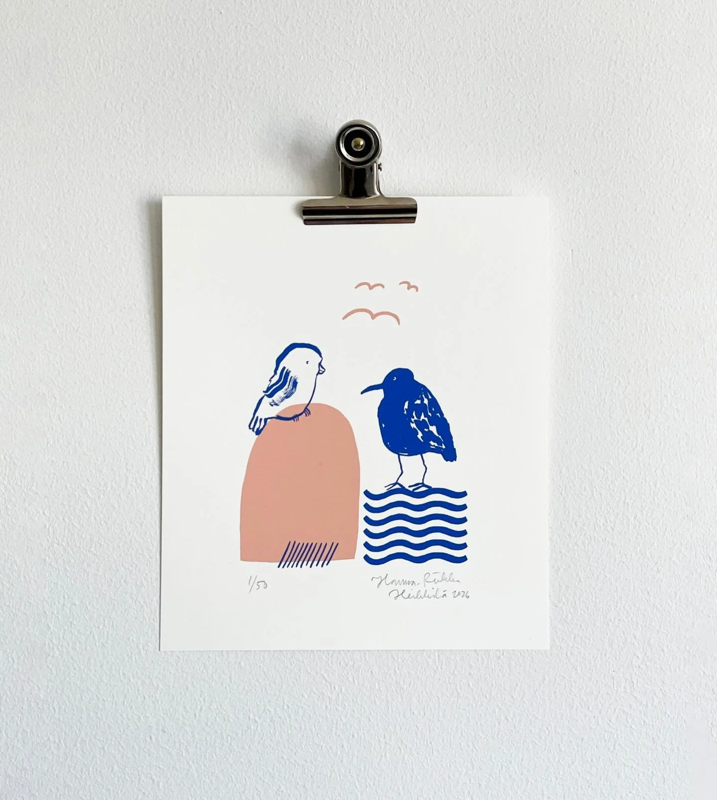 KIITOS! On ollut aivan mahtava vastaanotto t&auml;ll&auml; lintuprojektilla! Otan kiitollisna vastaan jokaisen teoshankinnan, se ei ole lainkaan itsest&auml;&auml;n selv&auml;&auml; t&auml;n&auml; aikana.🤍 Kymmeni&auml; Sirrivarpusia on lennellyt t&