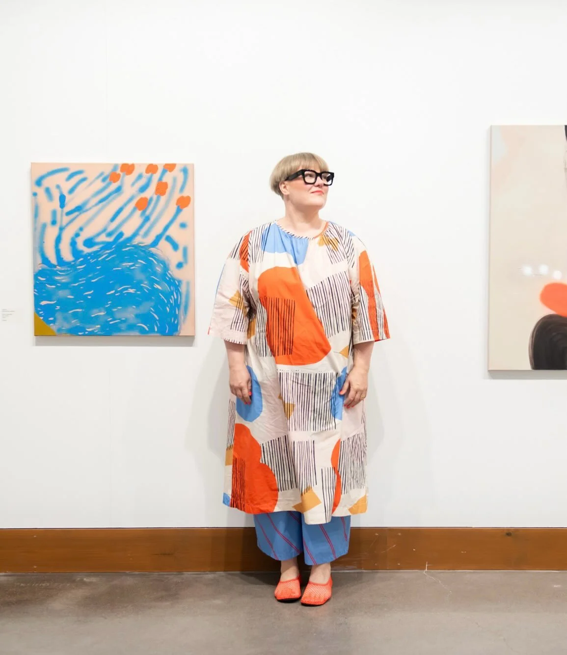 N&auml;yttelyni MINNE avattiin viime viikolla ja se on n&auml;ht&auml;vill&auml; Gumsbostrand Konst &amp; Formissa Sipoossa 27.9.2026 saakka.

&rdquo;Miten voi olla mahdollista, ett&auml; sun p&auml;&auml;ll&auml; oleva mekko sopii tosi hyvin sun maa