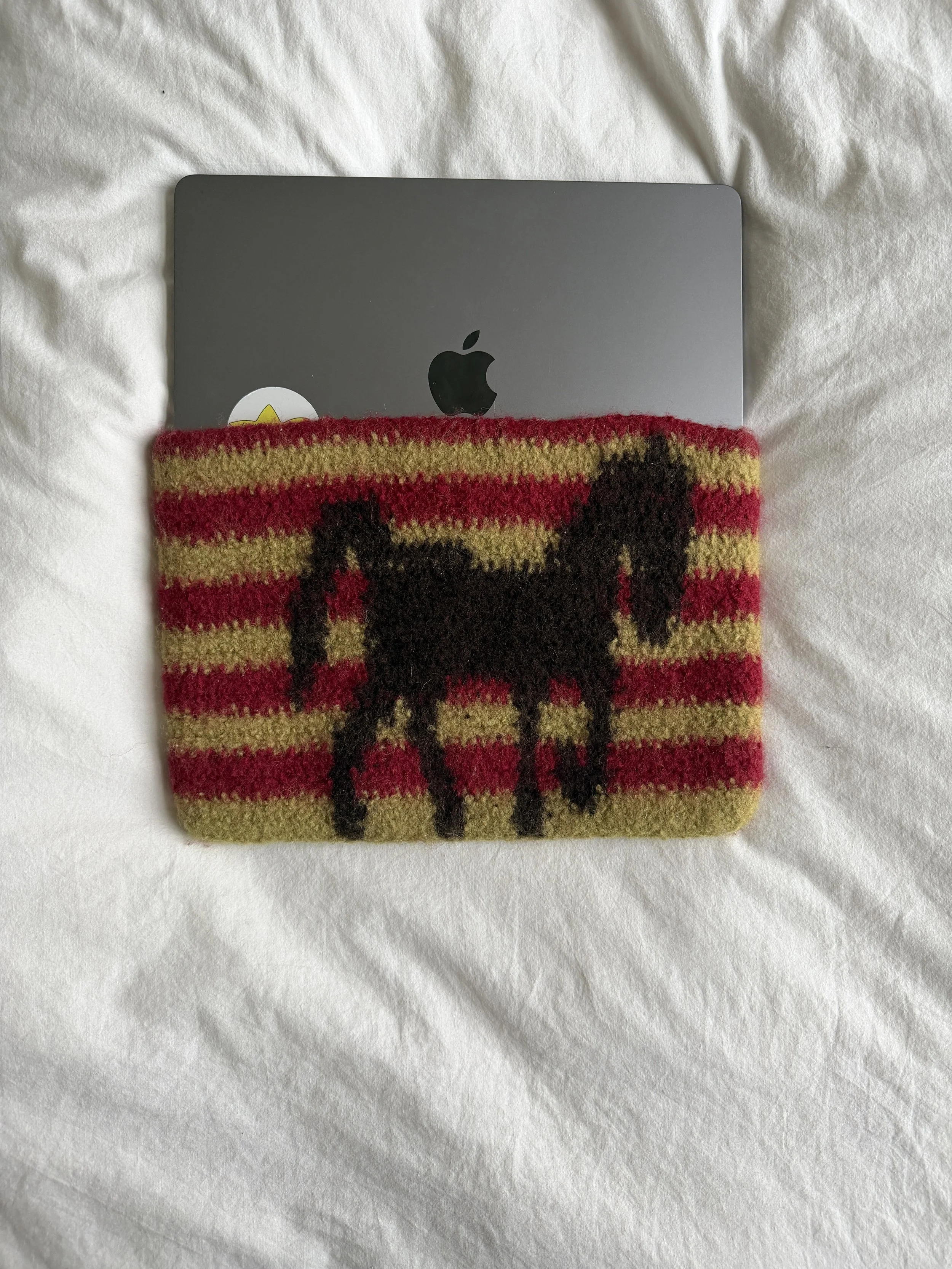 hoof and hooks computer case pattern