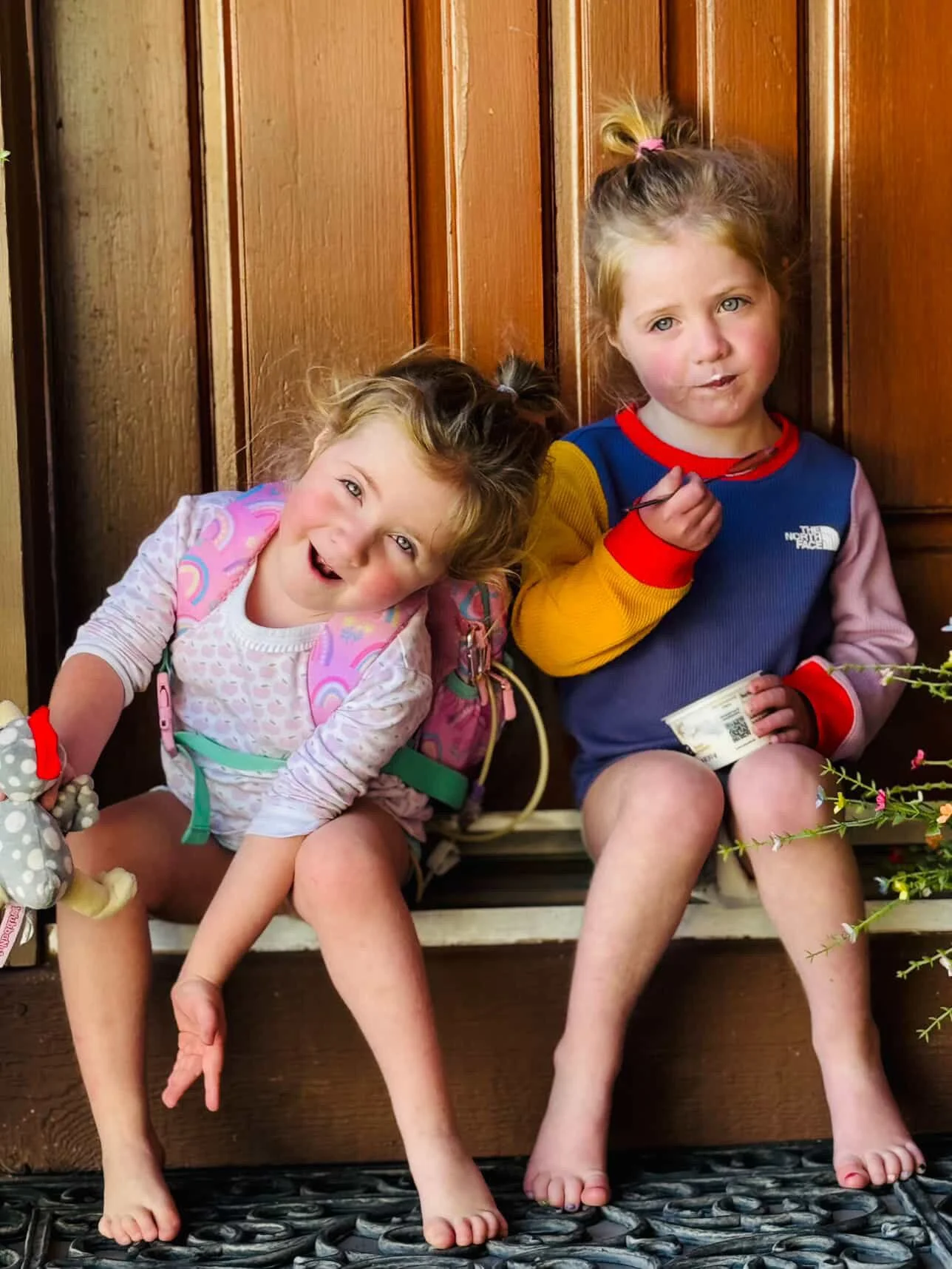 Just a couple of sisters, getting their snack on. ⁠
⁠
Meet four-year-old identical twins Lily and Emery in our Pump it Up feature, made in partnership with Moog Medical. Link in bio.
