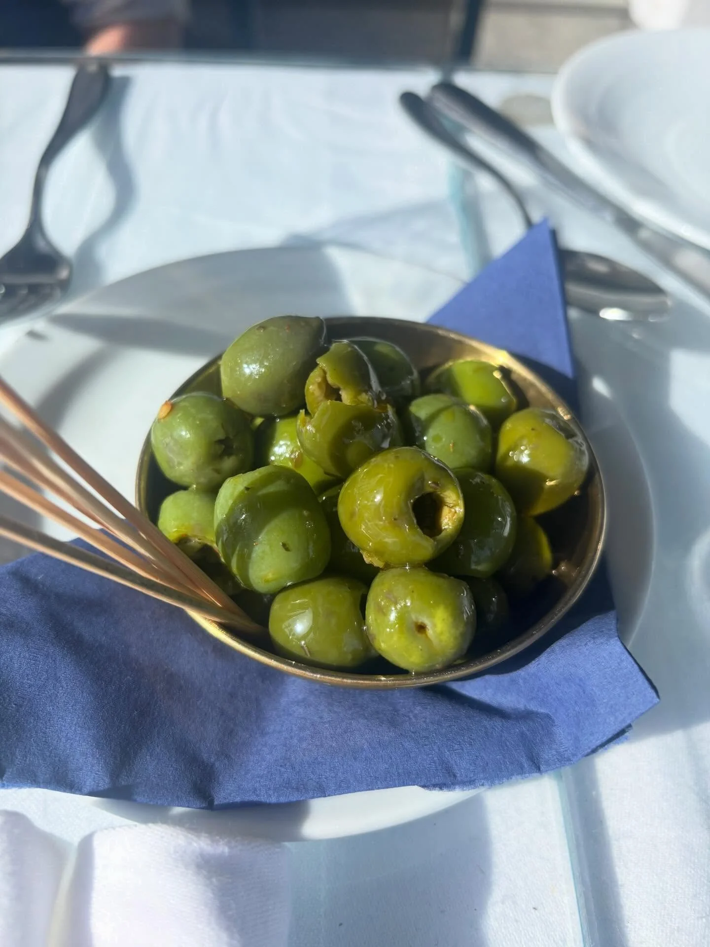 2026&hellip;. Week 13 - Easter holidays

&bull; Olives in the sun
&bull; School holiday mornings facials with P
&bull; Hot Cross Buns
&bull; Full moon tarot with P ❤️
&bull; Visiting Em and Rich in Hastings 
&bull; Making silver rings with Emma
&bull