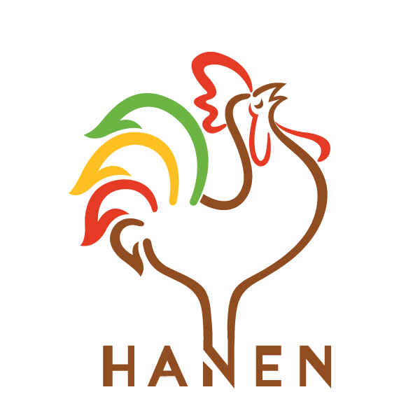 Enkel vektorlogo av en hane med fargerike halefjær, og teksten Hanen under.