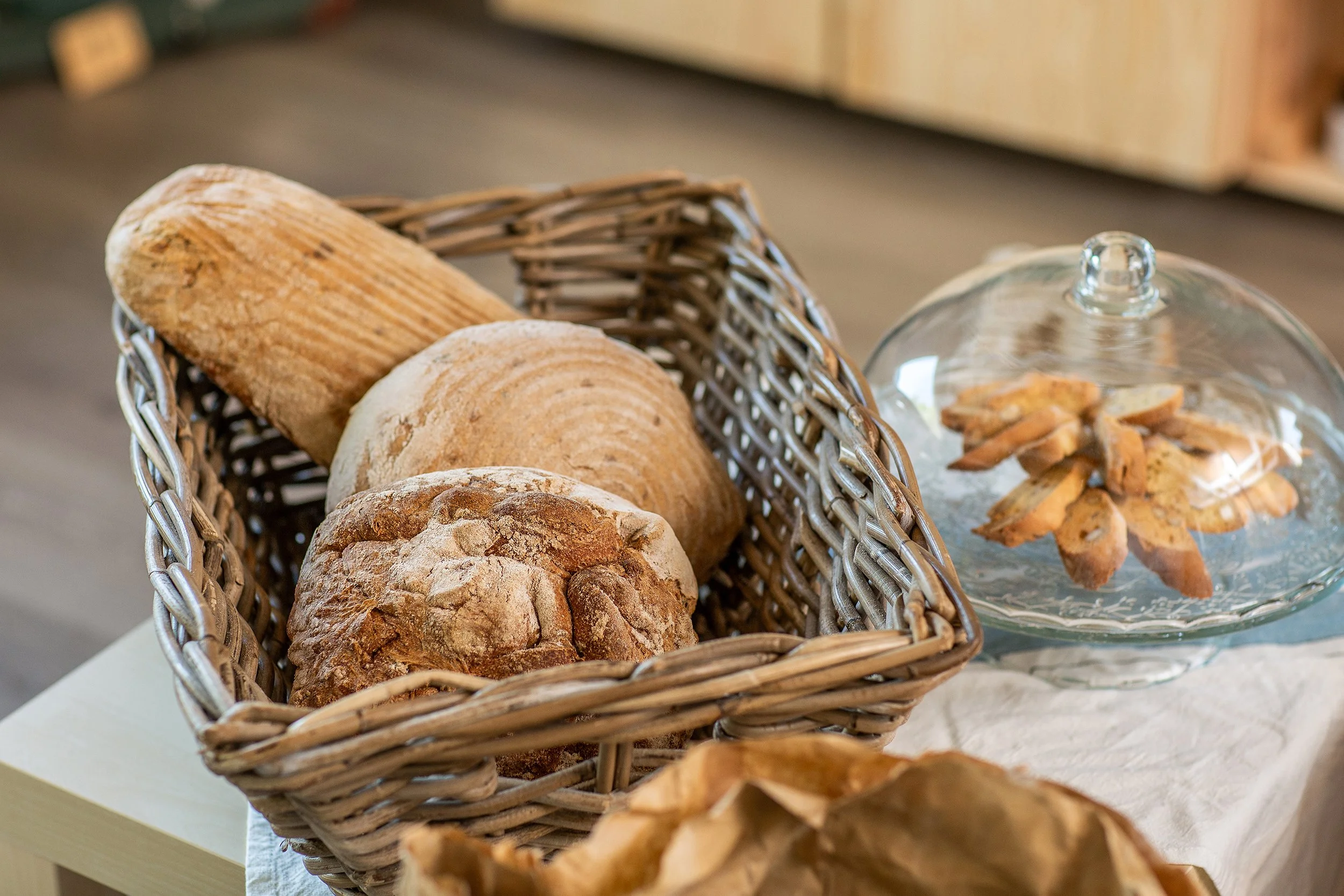 Brød i en kurv.