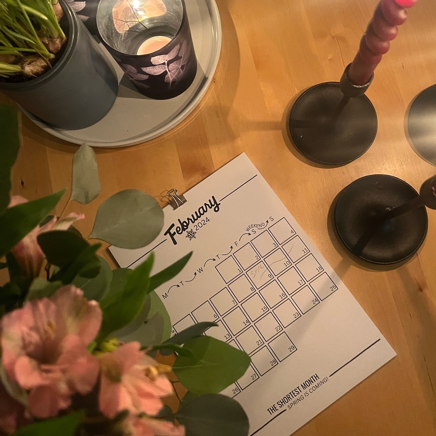 Kalenderen v&aring;r spottet hos en av v&aring;re flotte kunder🥹🫶🏼Denne koster 120,- og har ulikt design for hver m&aring;ned🥳