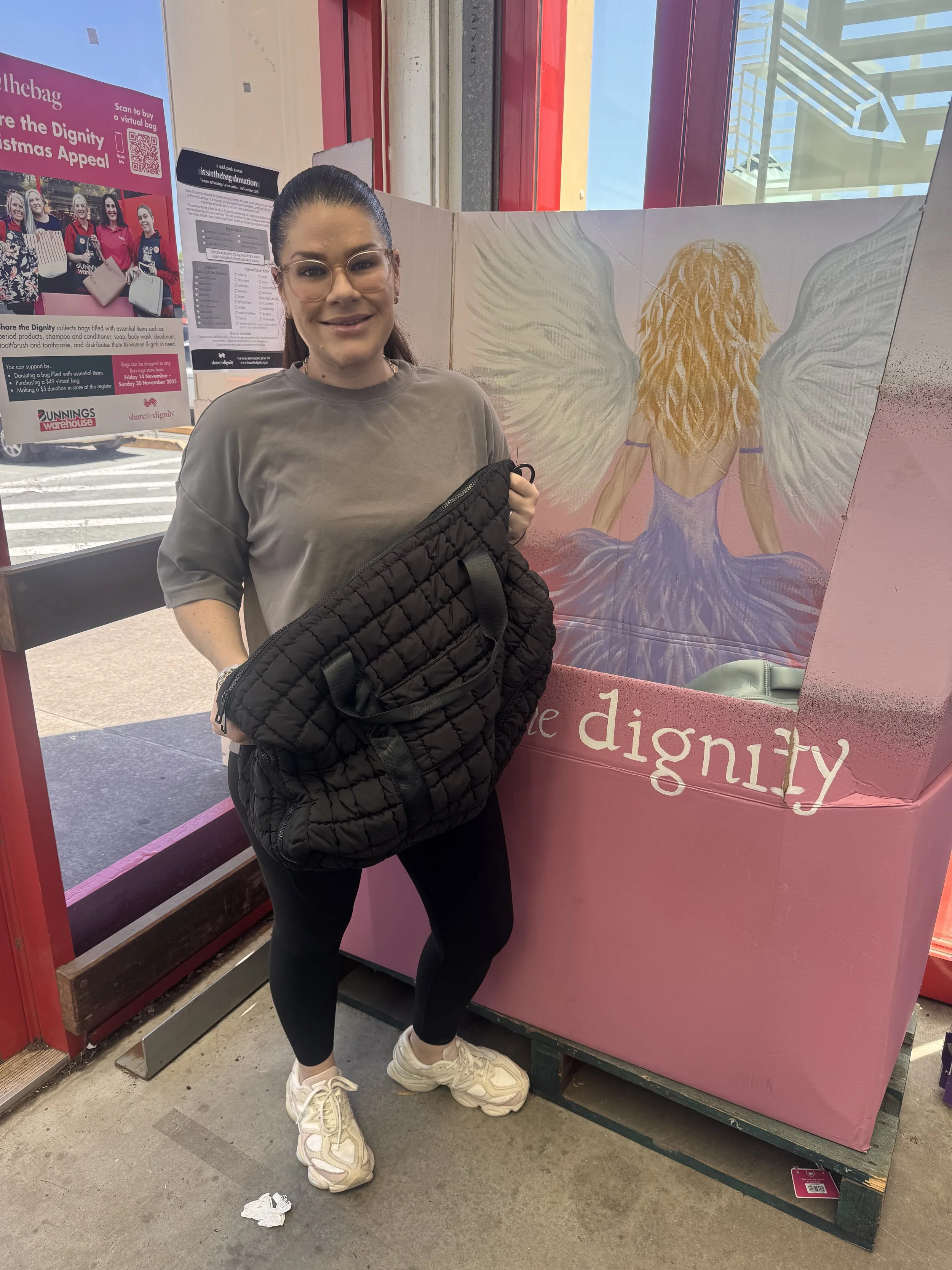 Future Face Clinics: Supporting Share the Dignity’s “It’s In The Bag”. 11 Bags Donated This Year