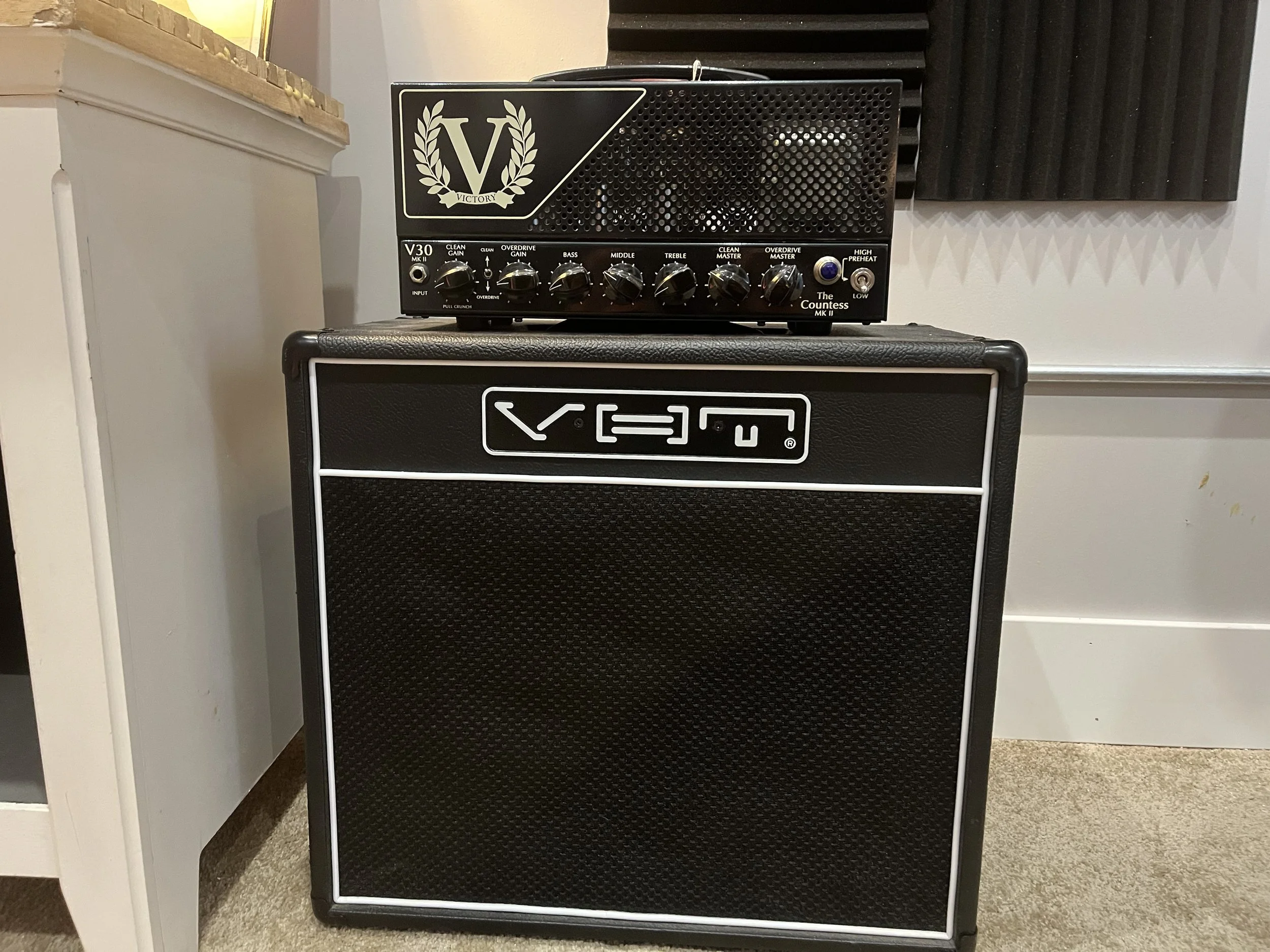 VHT 12' cab with V30 Head