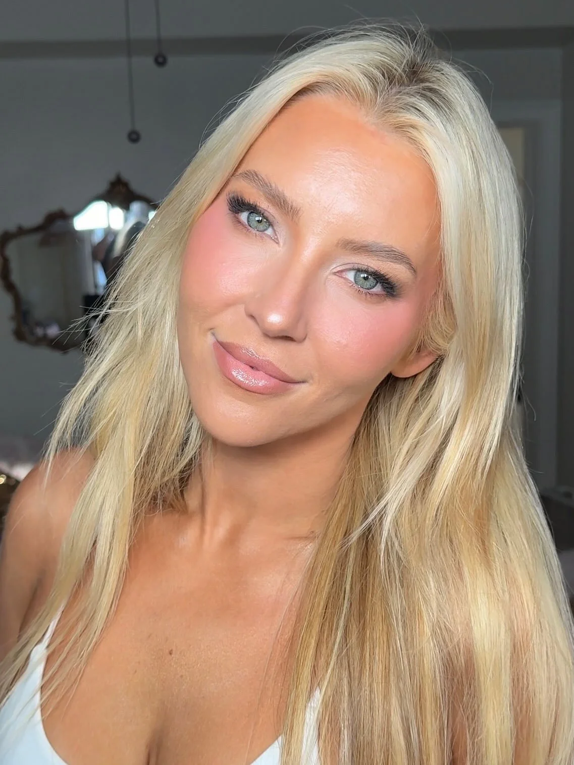 O L I V I A 

30 who?! We&rsquo;re honestly just a bunch of 30yr old teenagers and I love it 🤭💕

Details for the look ✨
Skin prep -
@medicube_global_official Zero Pore Pads
@naturium Milky Toner
@embryolisseusa Mattifying Moisturizer
Eyes -
@patric