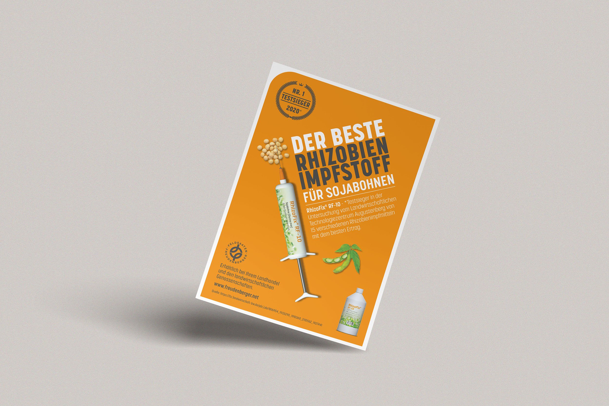 Werbung für Rhizobienimpfstoff für Sojabohnen, mit einer Spritze und Sojabohnenillustration vor orangefarbenem Hintergrund.