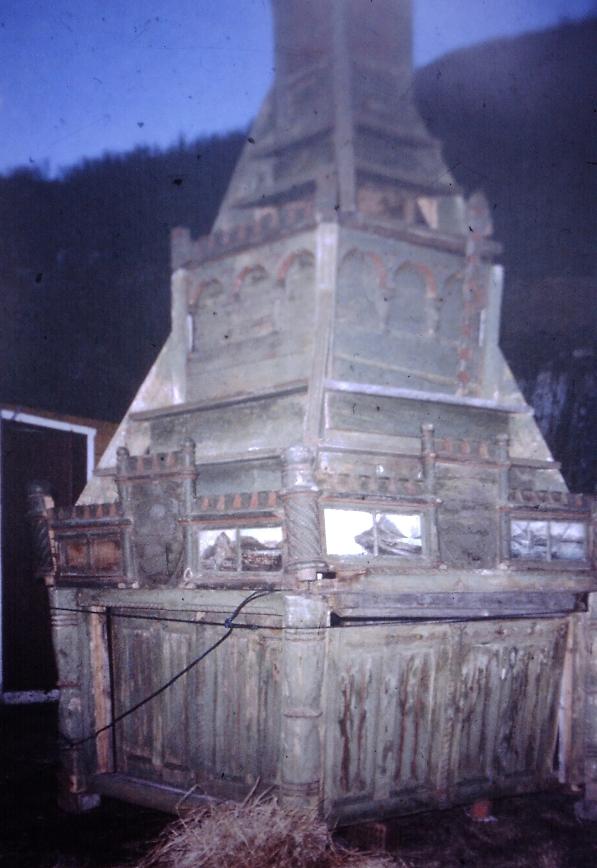 When the mount was found around 1990, it was marked by wear, damage and missing parts. Photo: Kaare Nordahl