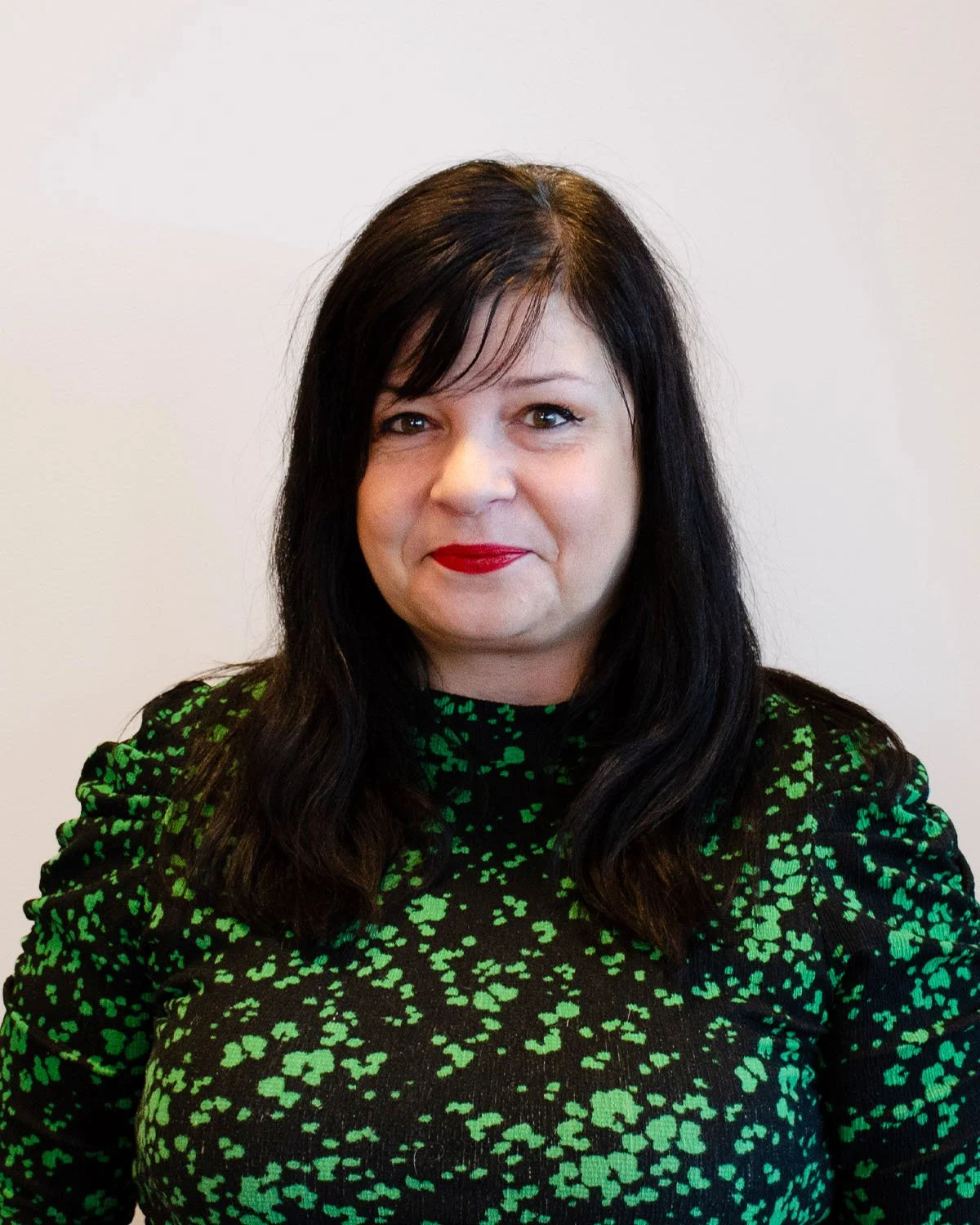 Portrett av en kvinne med mørkt hår