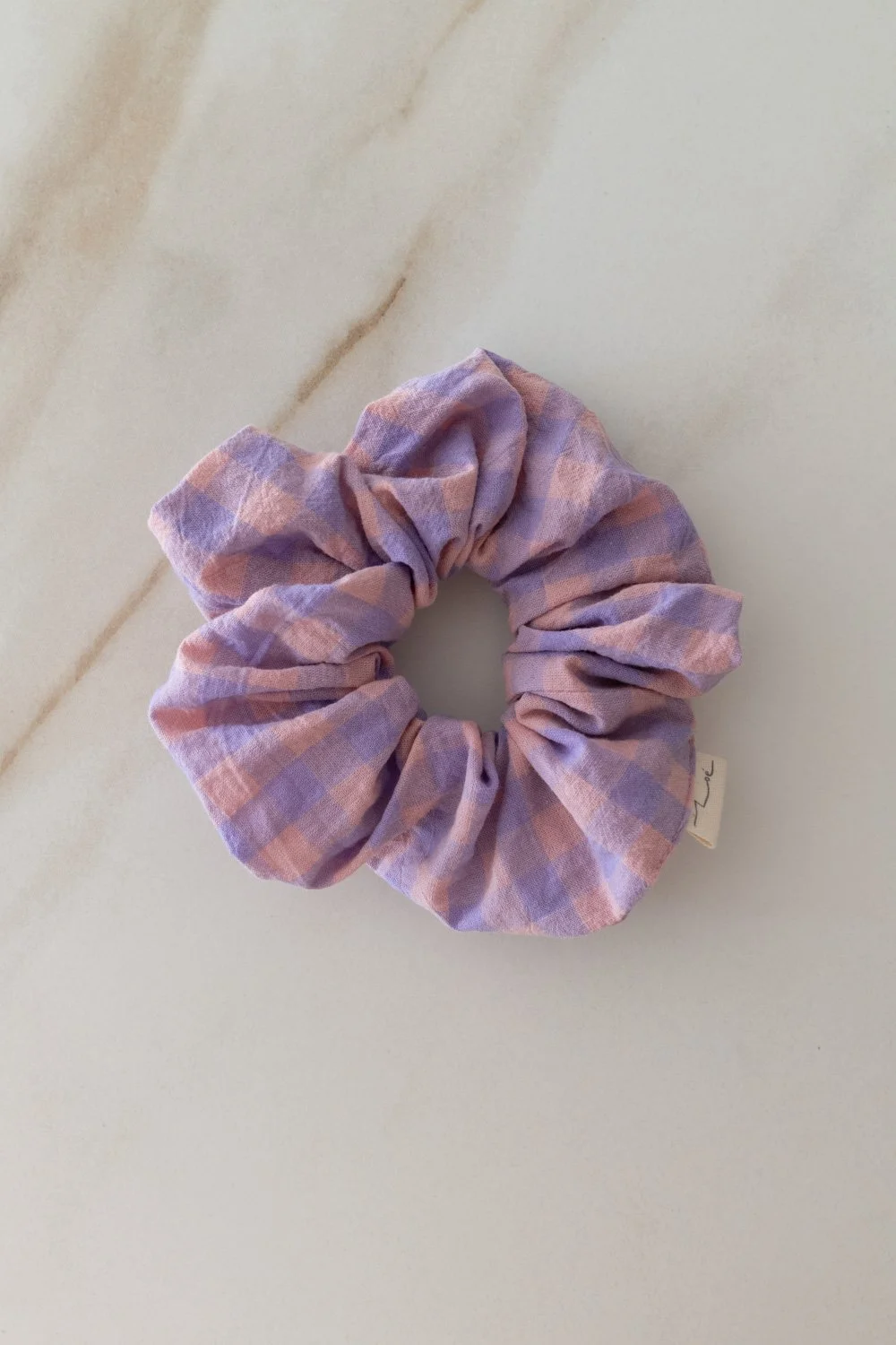 zoe_scrunchie_gingham_lilac_poimiastore.jpg