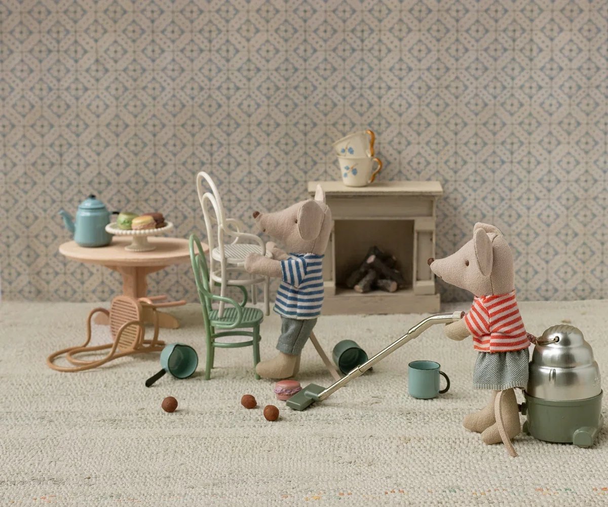Vintage_Stuhl_Maus_Creme_Poimiastore_1.jpg.webp