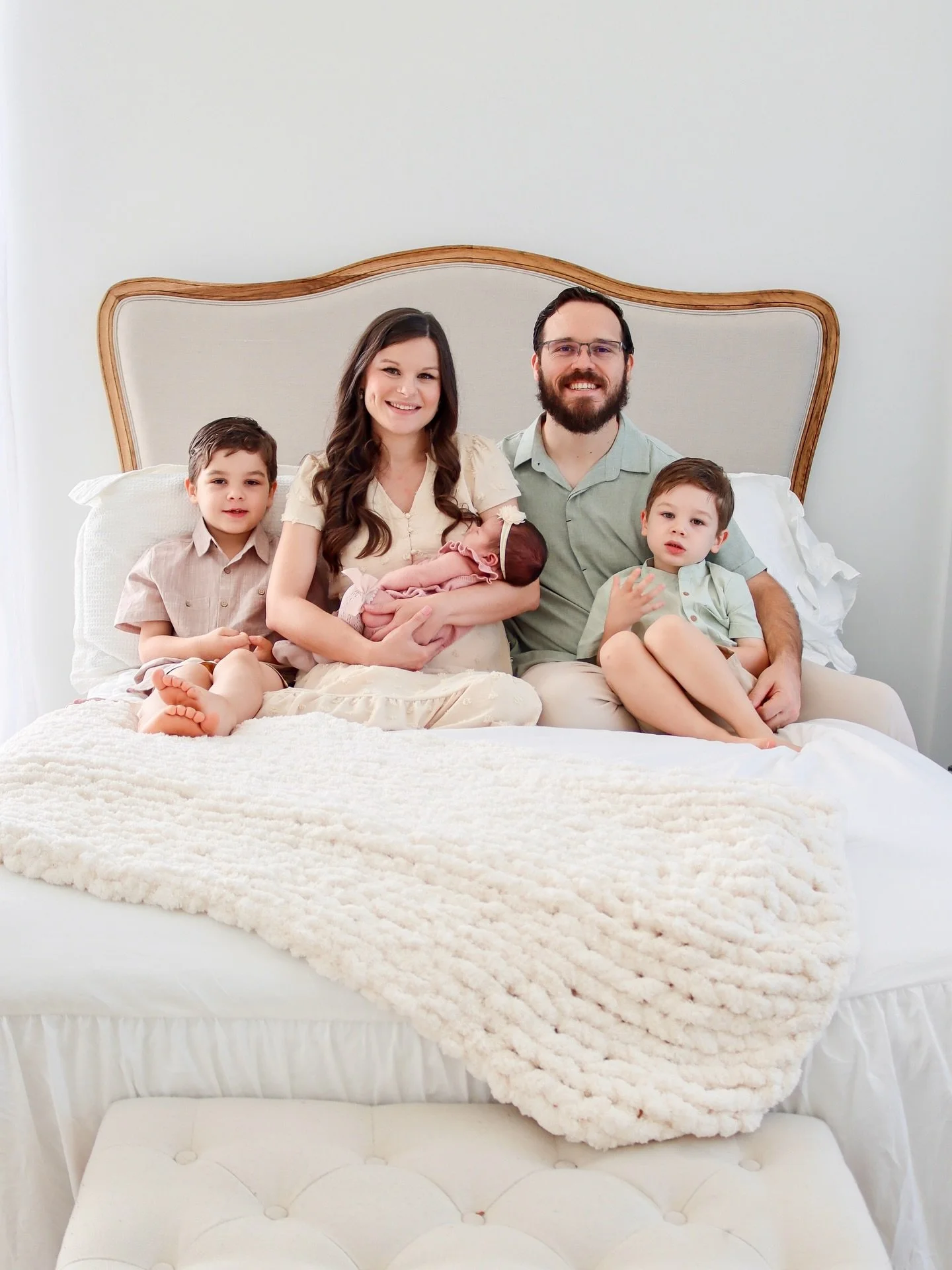Okay&hellip; sappy post alert. 😭💛

Editing these photos hit me right in the feels. You know that saying, &ldquo;a picture is worth a thousand words&rdquo;? Yep &mdash; every single one from this session speaks volumes.

I just love this family. The