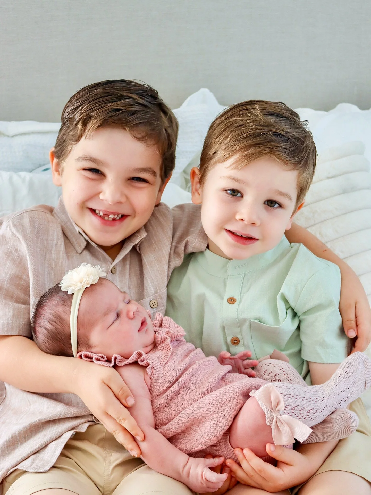 These two have their hands full ❤️