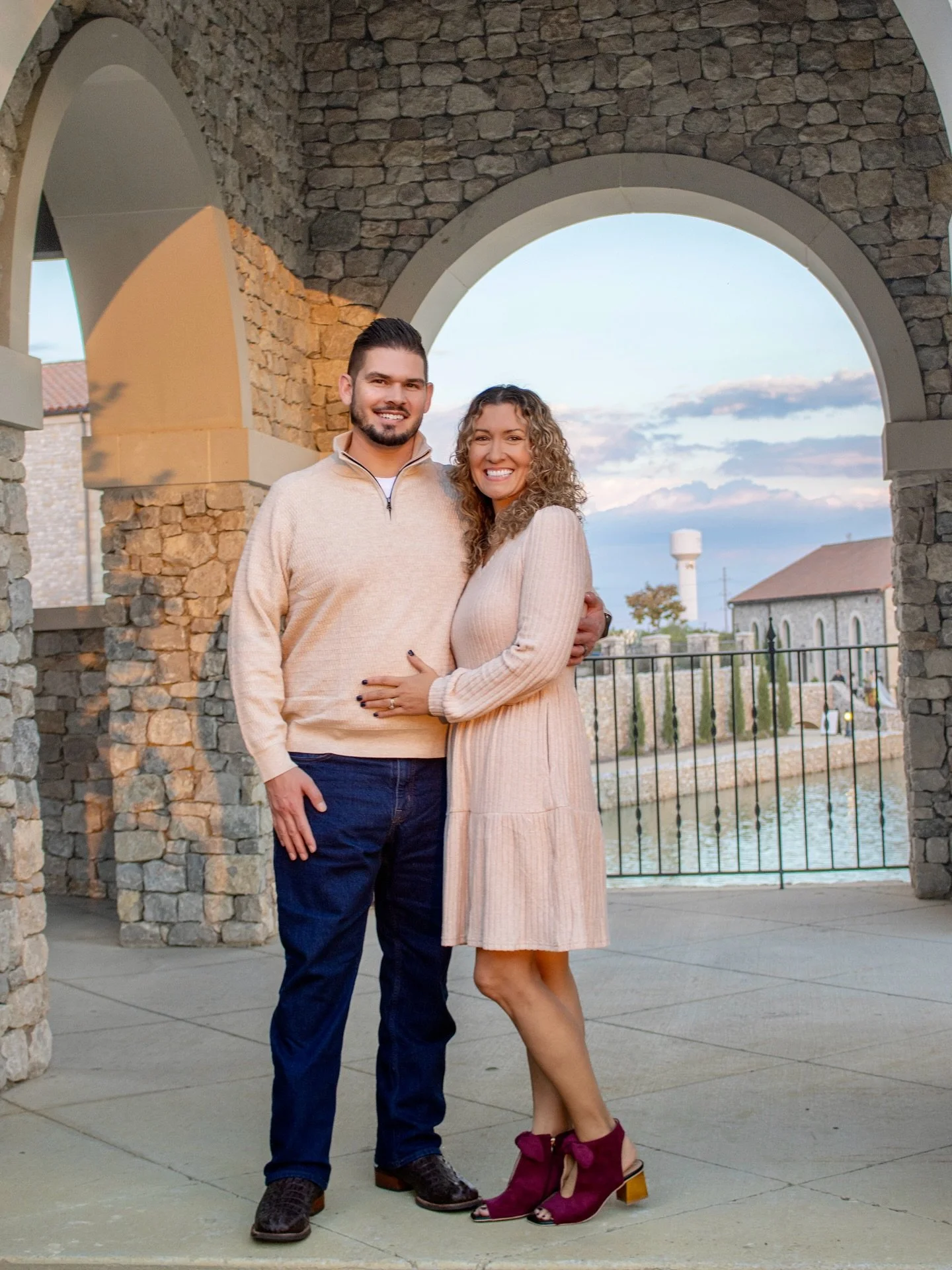 Love a golden hour shoot 😍 These sweet friends of mine are the cutest.