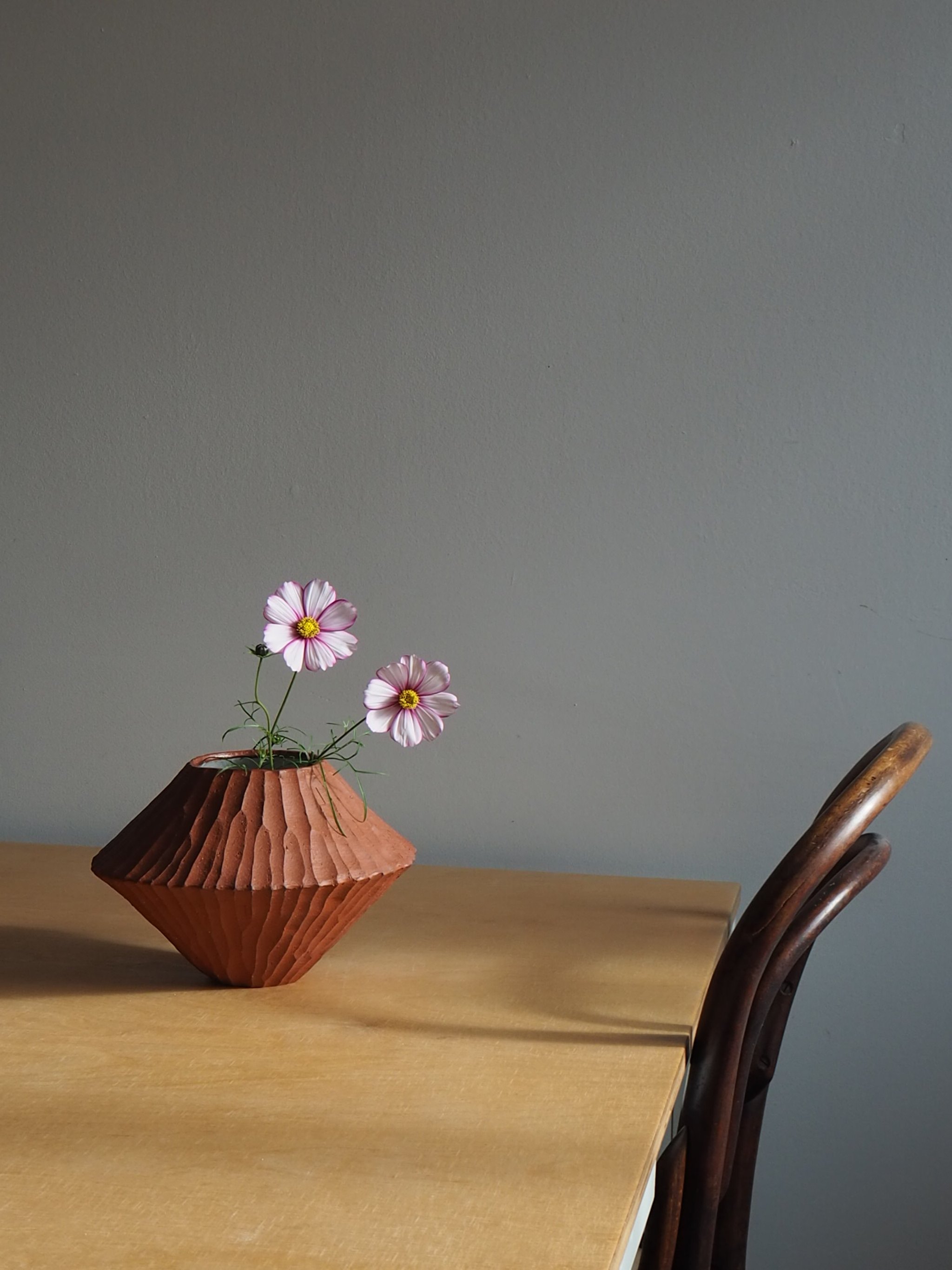 elegante Vase im Japandi Style