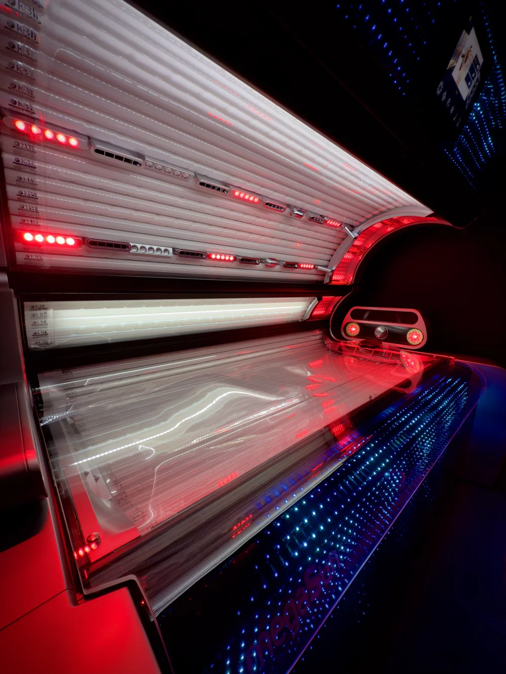 GLOW. sunbed detail