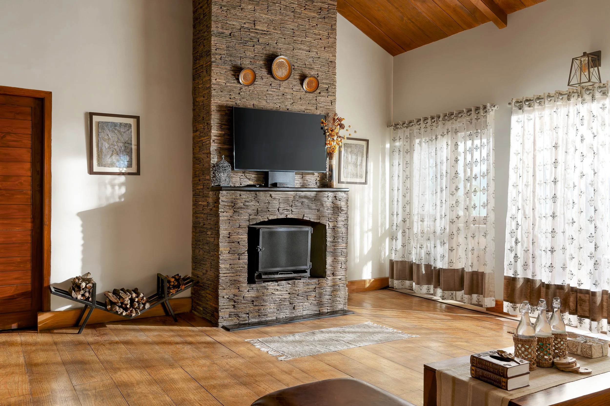 Living room day windows closed - 2.JPG